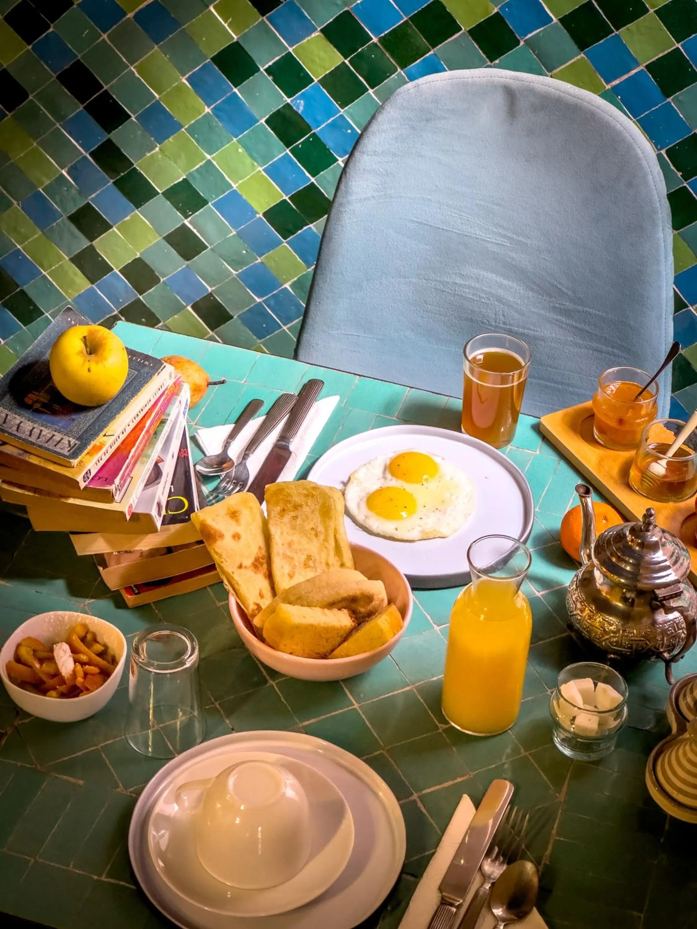 Food and drinks in Riad Lauriers Blancs