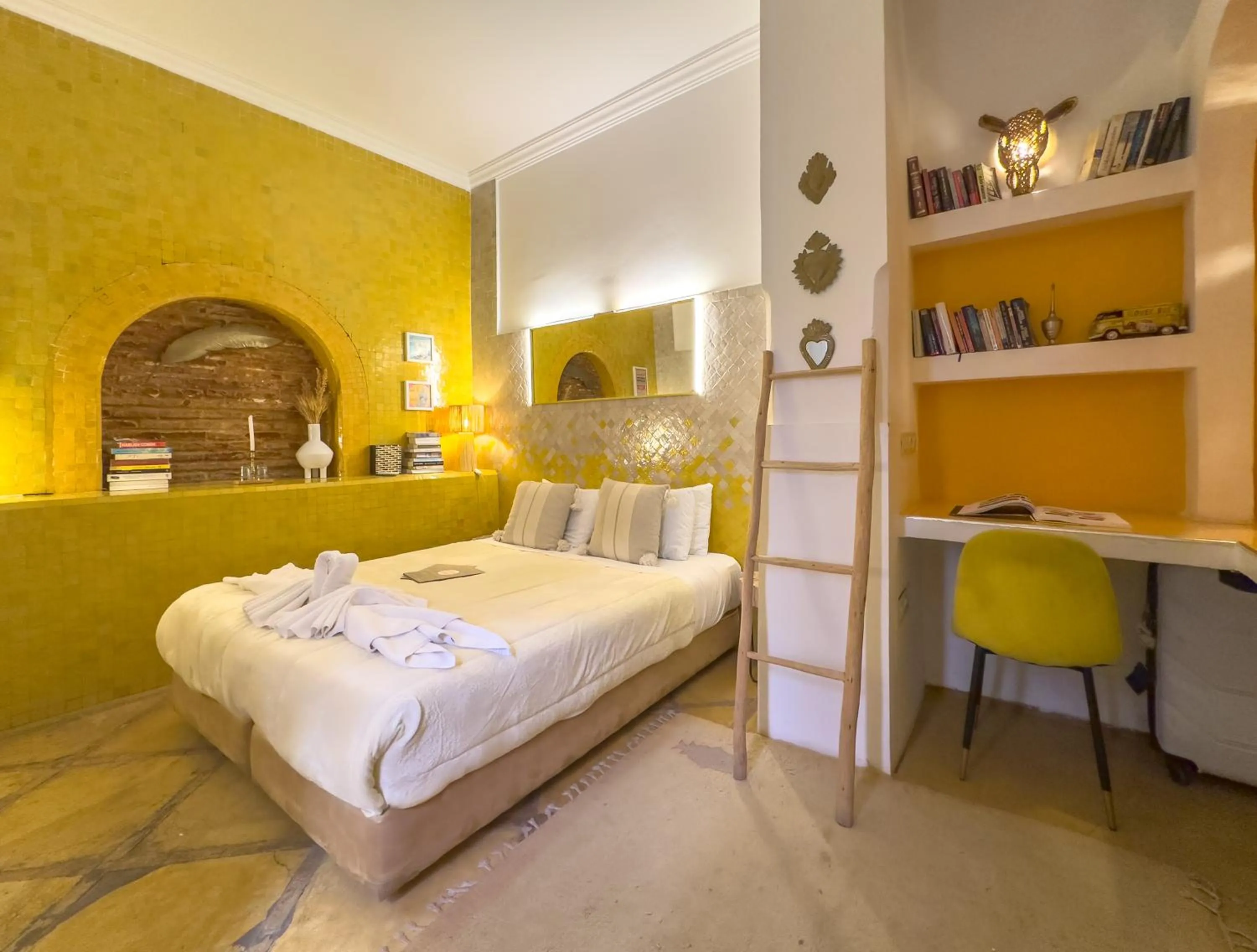 Bed in Riad Lauriers Blancs