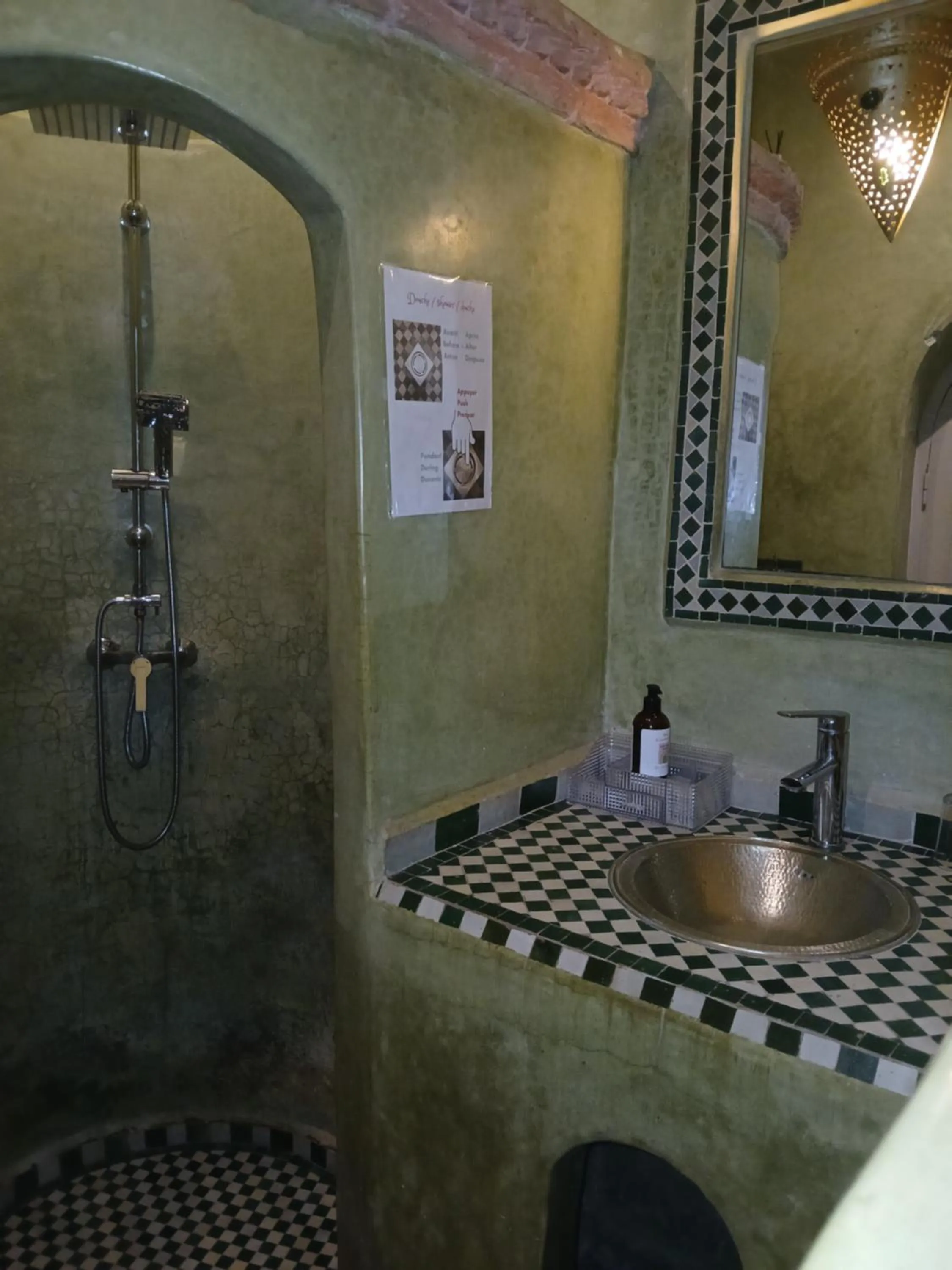 Bathroom in Riad Lauriers Blancs