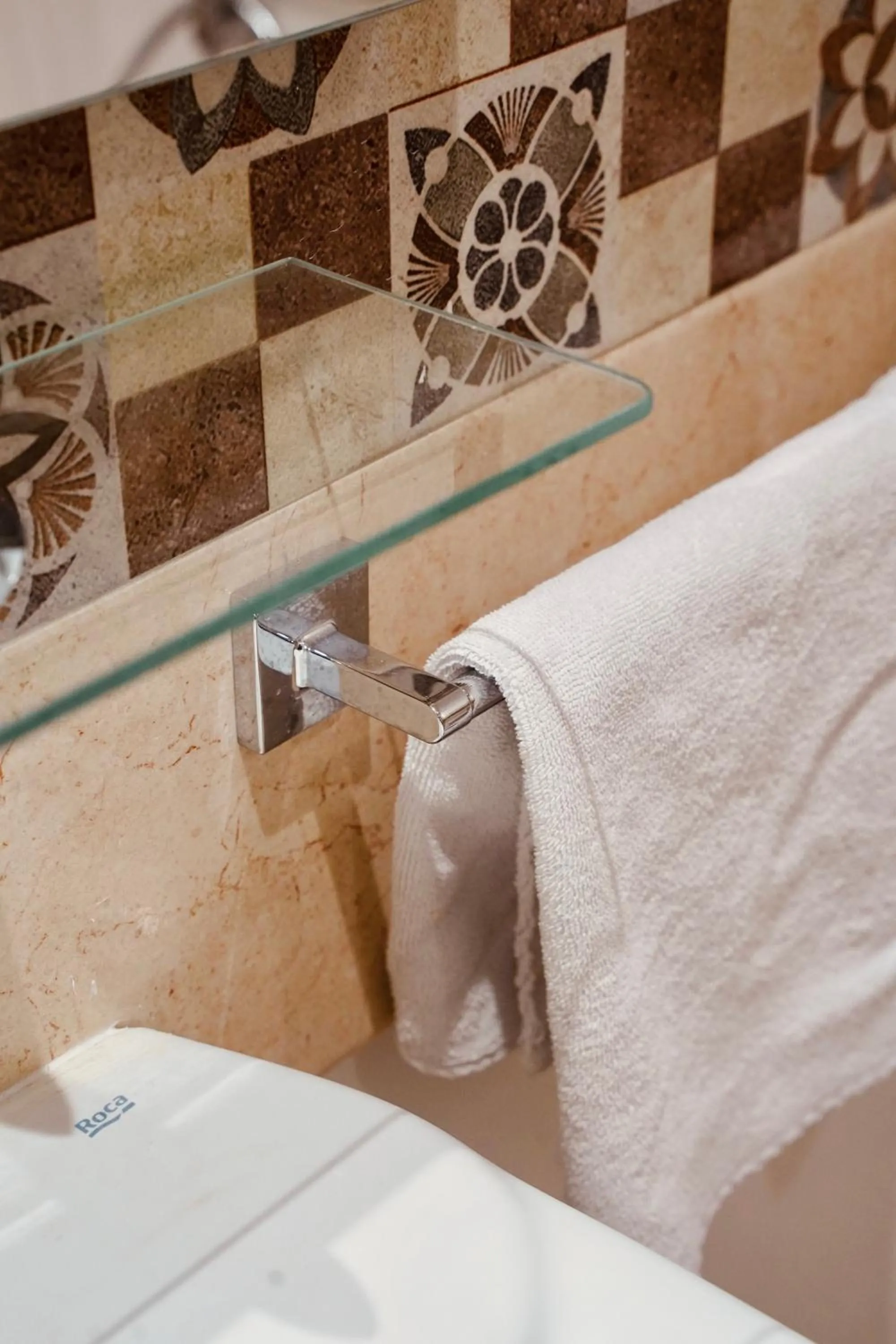 Shower in Hôtel Rembrandt