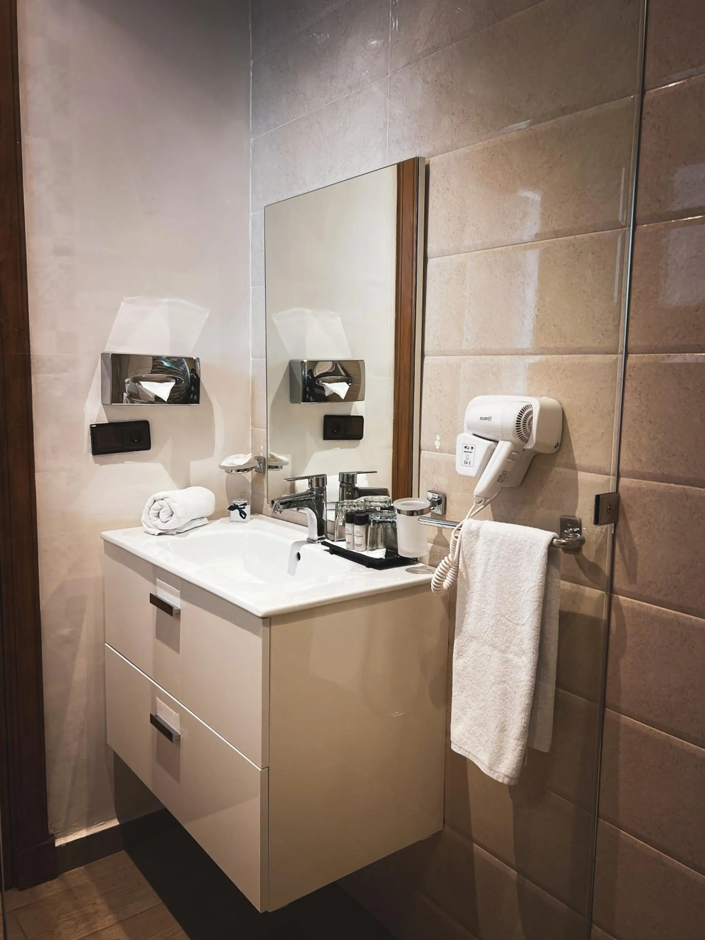 Bathroom in Hôtel Rembrandt