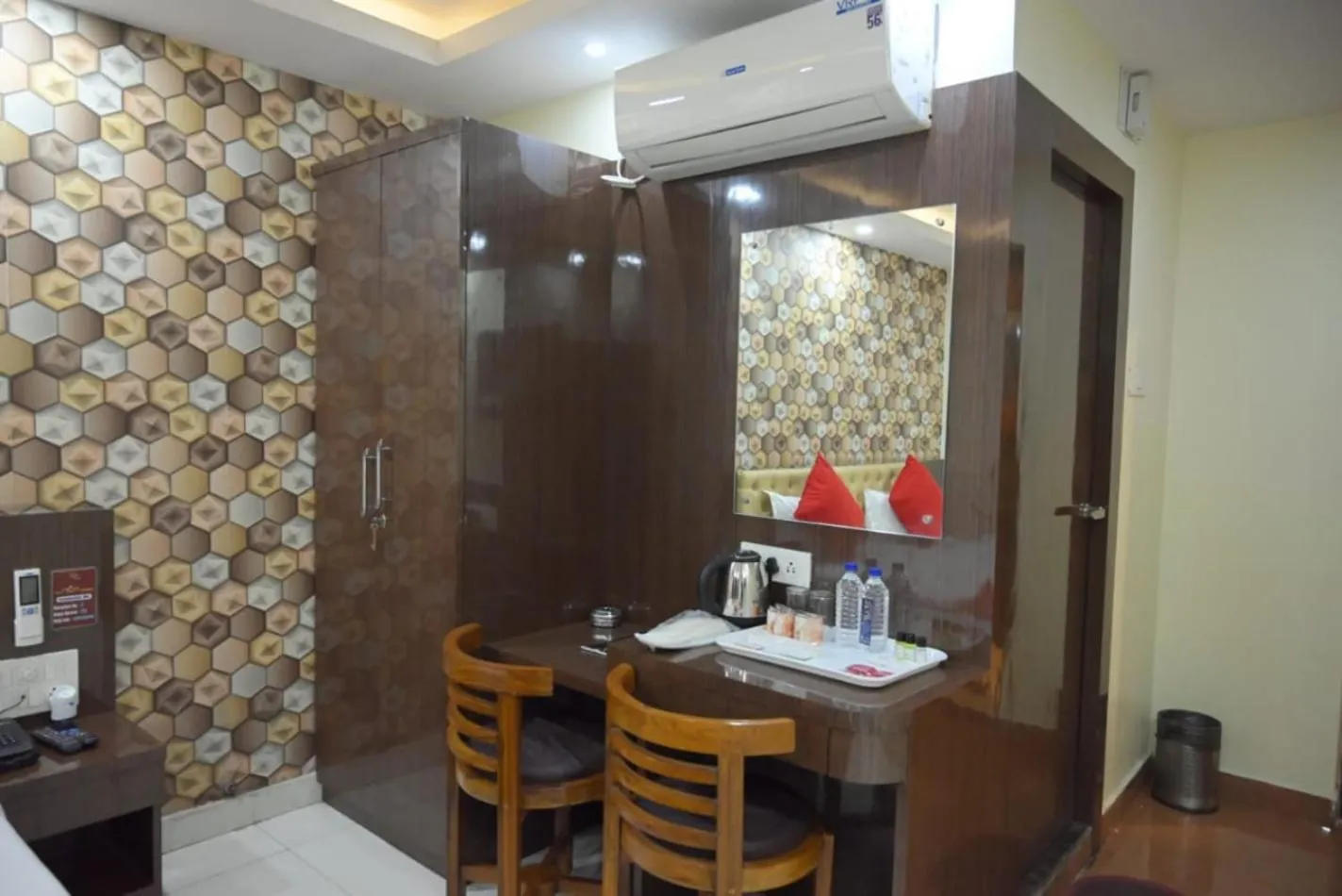 Bedroom in Hotel Jyoti International