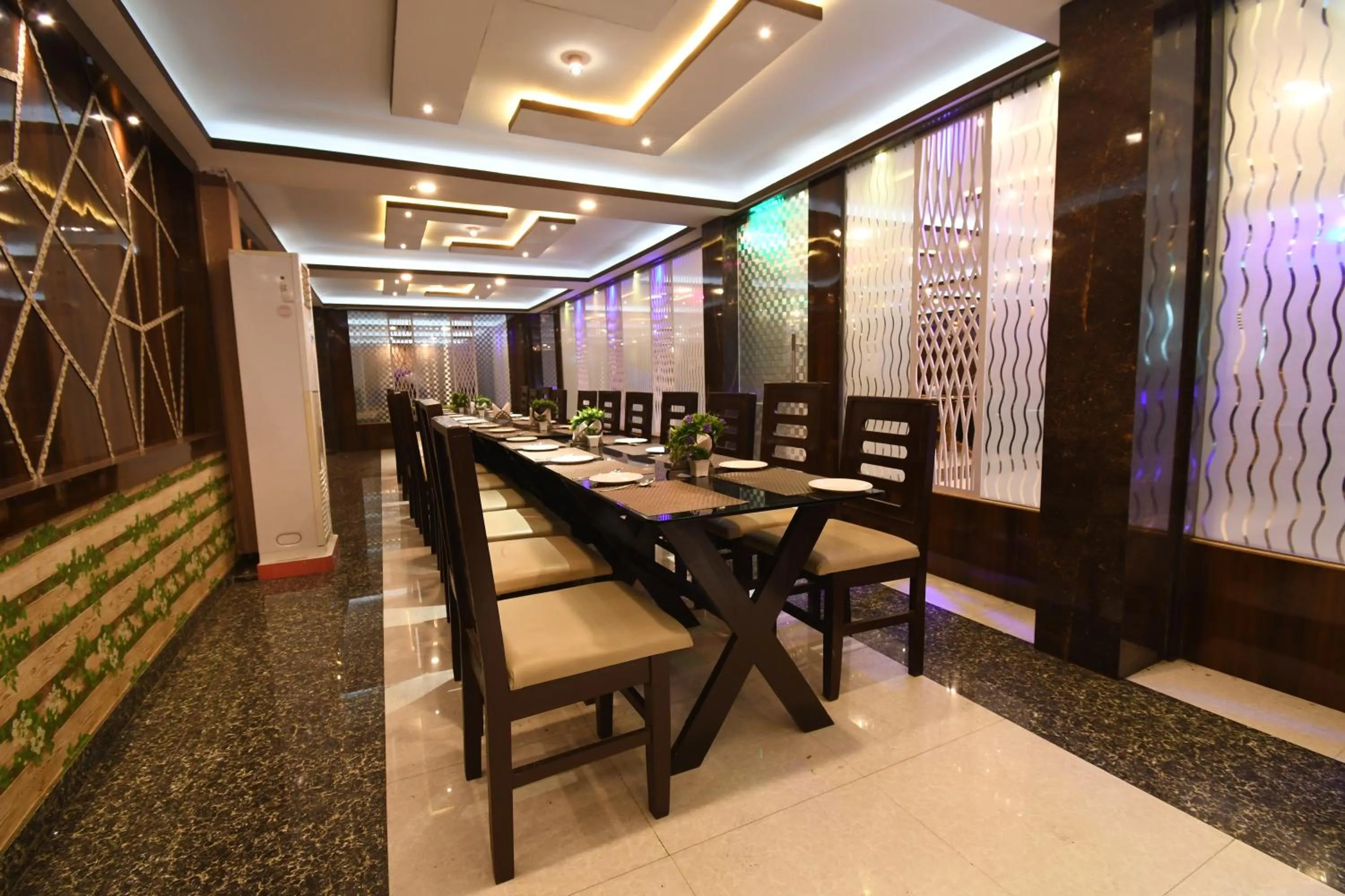 Restaurant/places to eat in Hotel Jyoti International