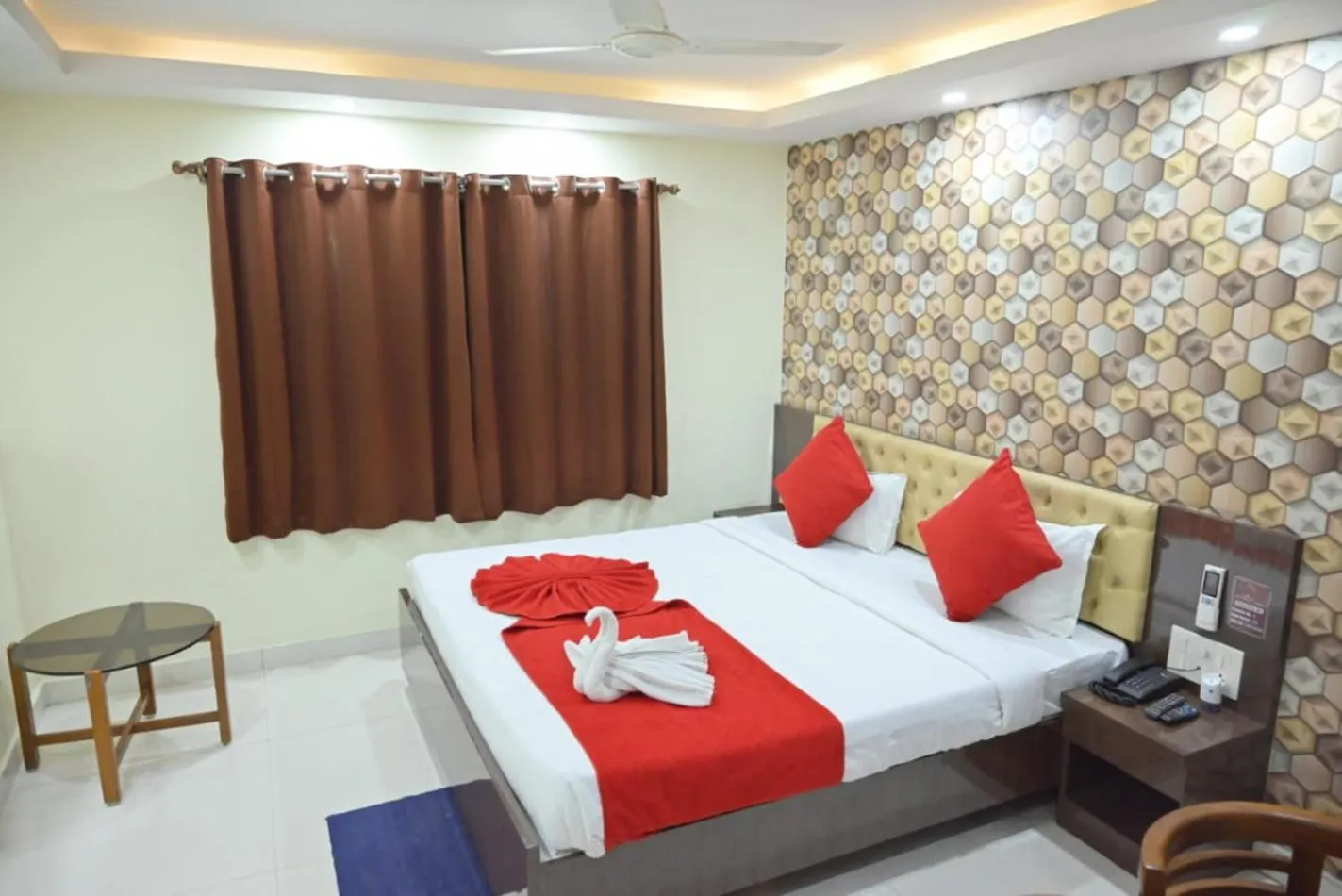 Bed in Hotel Jyoti International