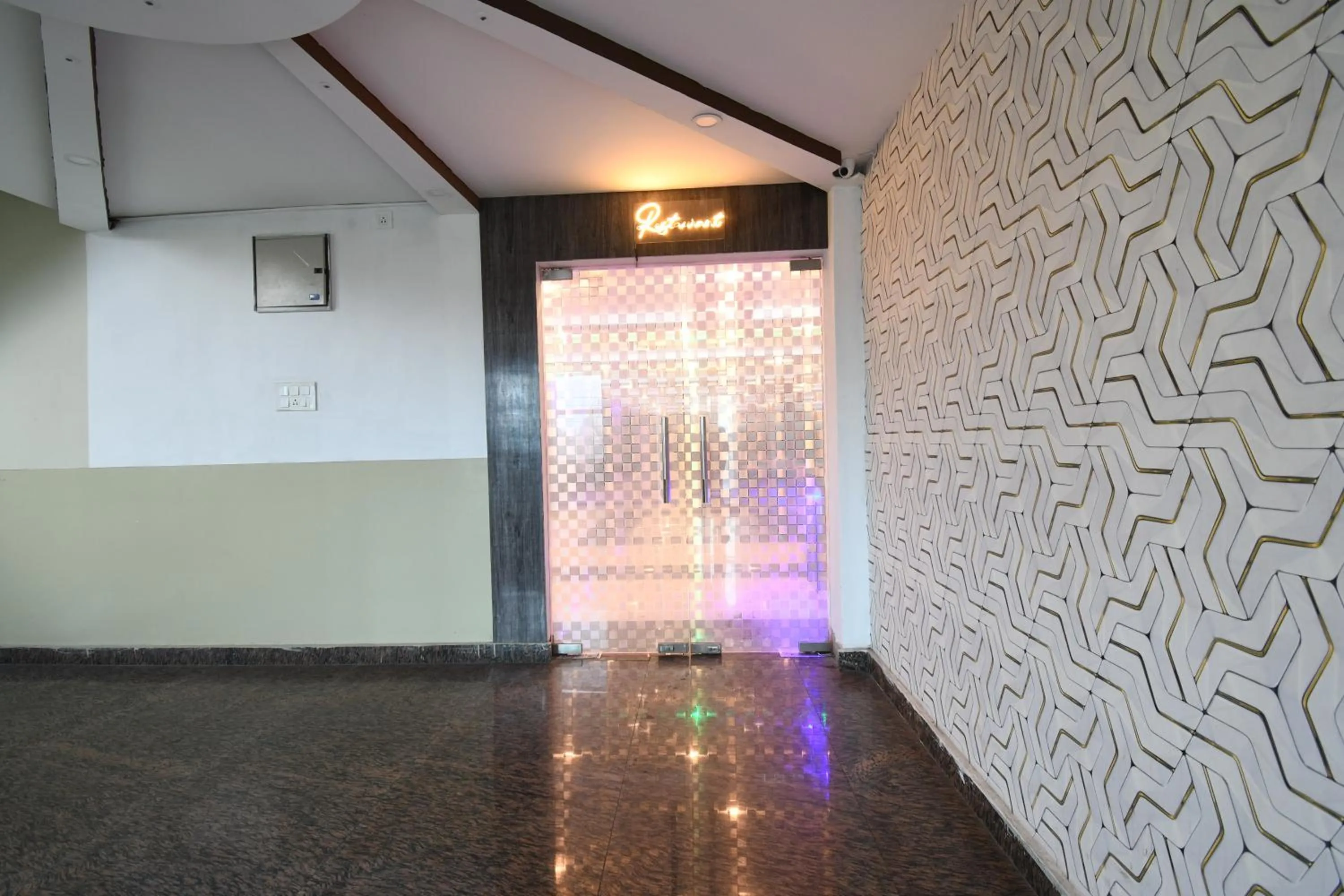 Restaurant/places to eat in Hotel Jyoti International