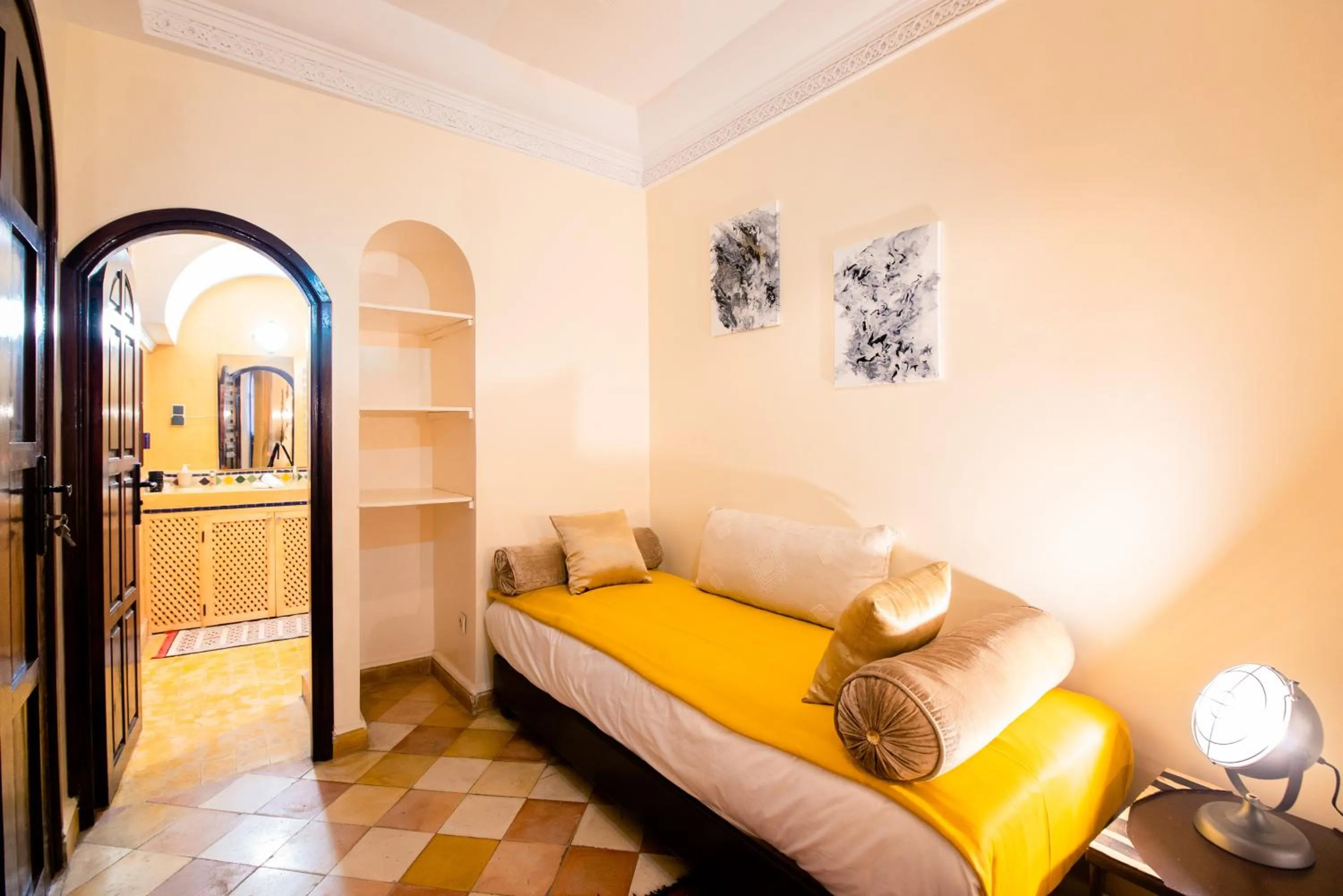 Photo of the whole room, Bed in Riad Asmitou