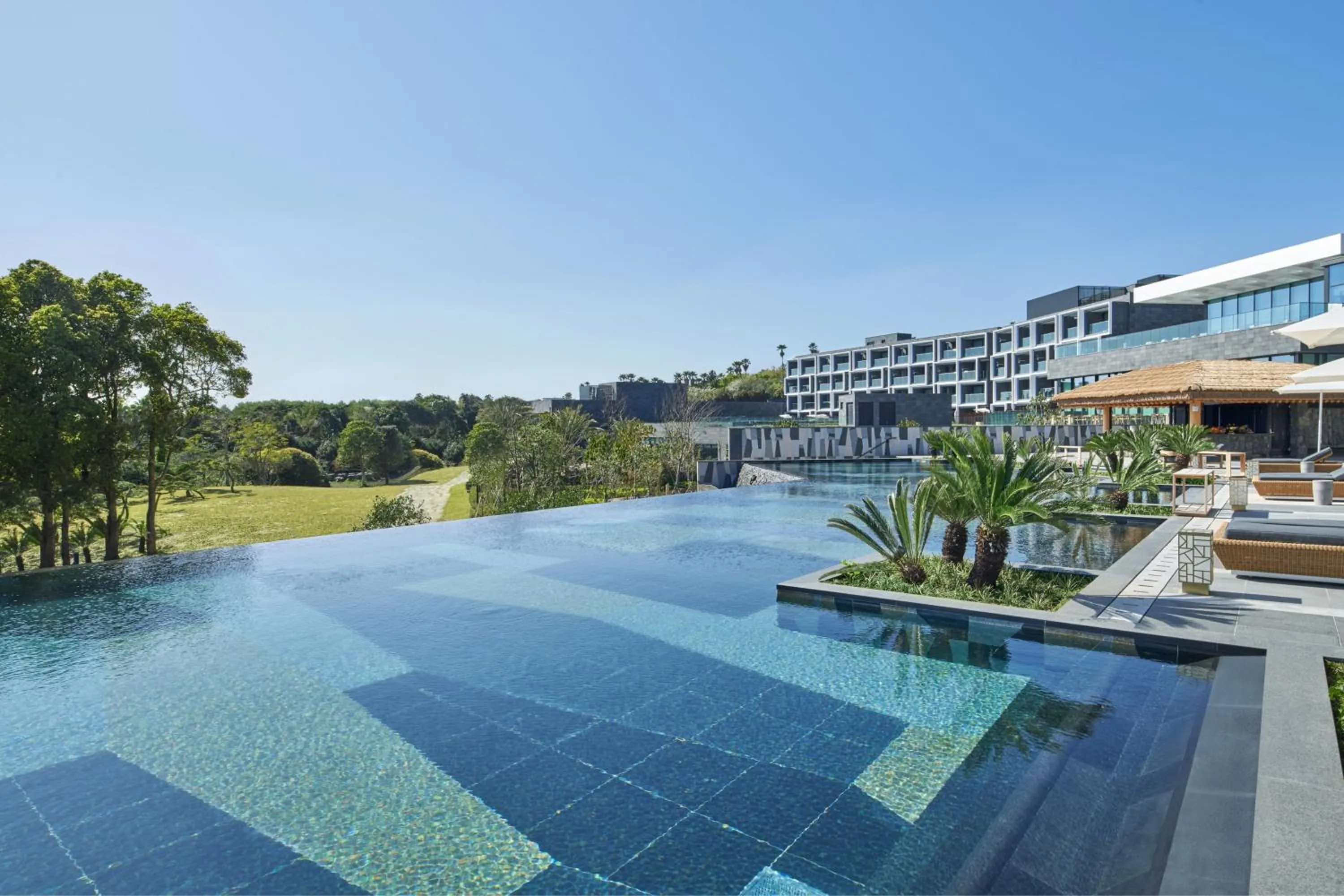 Swimming pool in JW Marriott Jeju Resort & Spa
