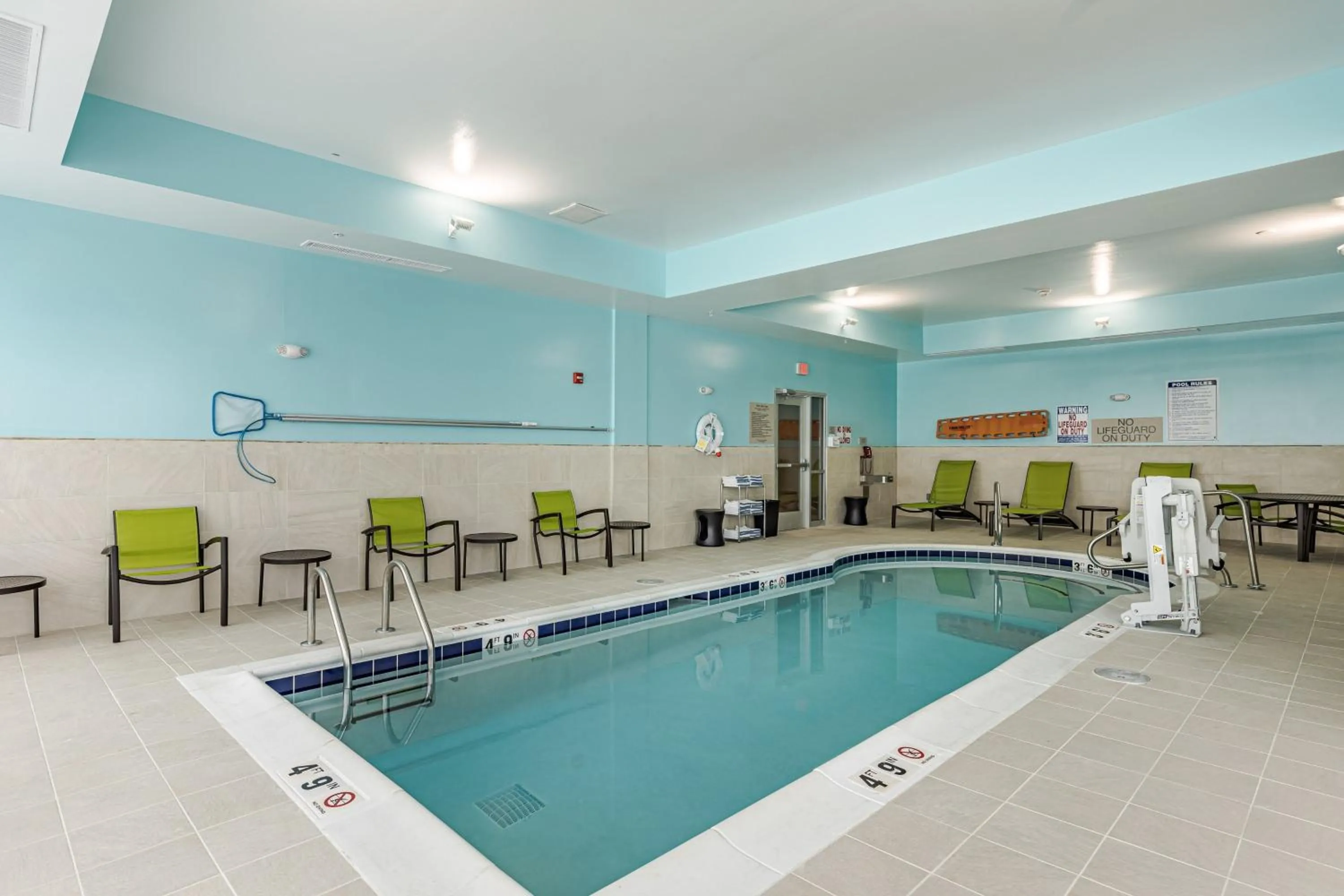 Swimming pool in SpringHill Suites by Marriott Detroit Sterling Heights