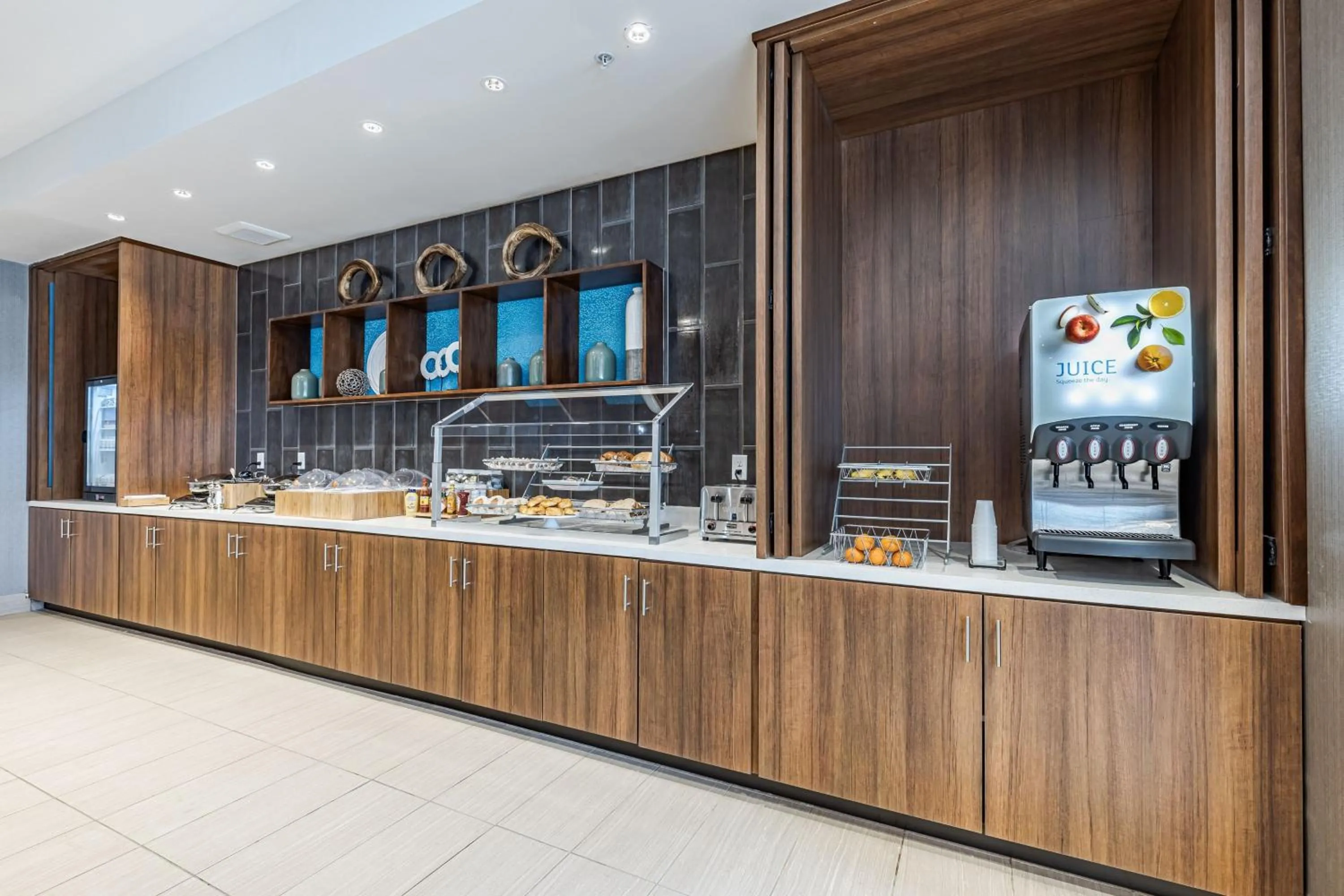 Breakfast in SpringHill Suites by Marriott Detroit Sterling Heights