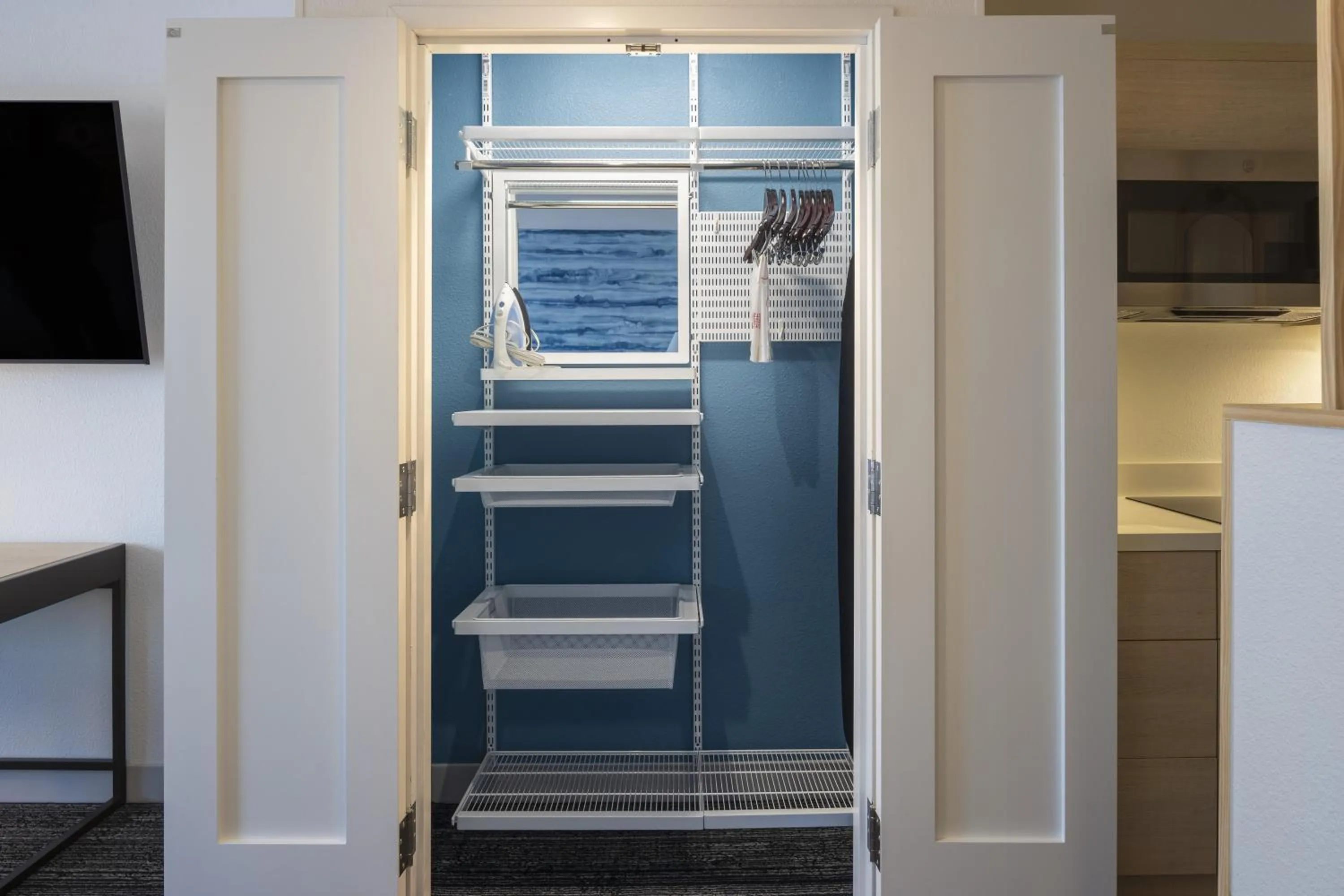 wardrobe in TownePlace Suites by Marriott Georgetown