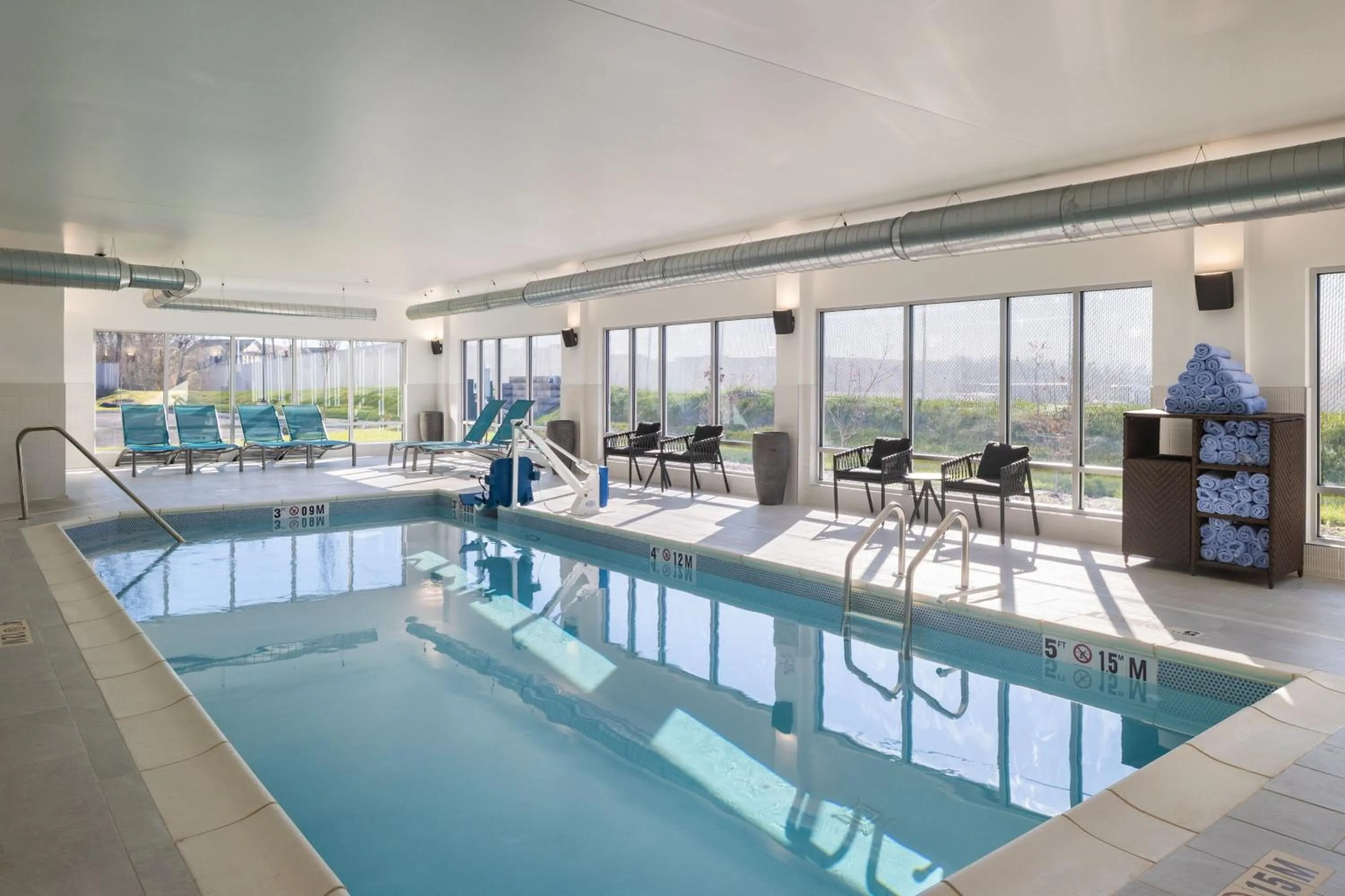 Swimming pool in TownePlace Suites by Marriott Georgetown