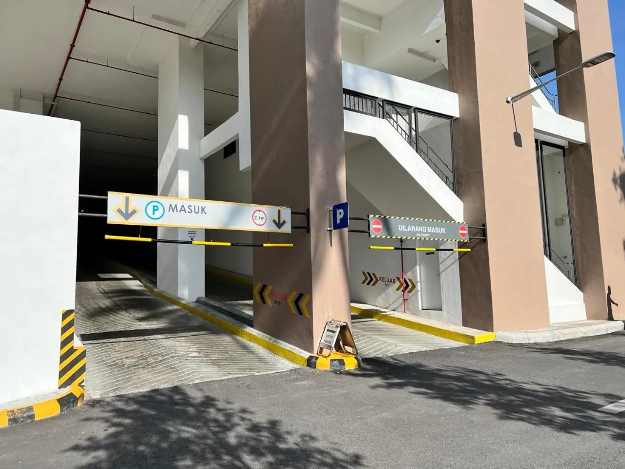Parking in Courtyard by Marriott Melaka