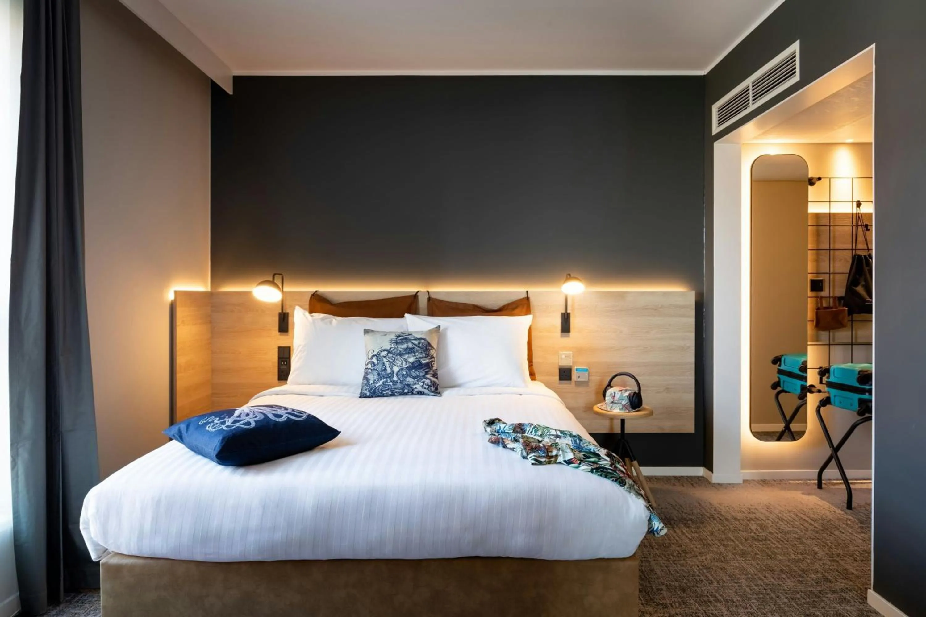 Bedroom, Bed in Moxy Plymouth