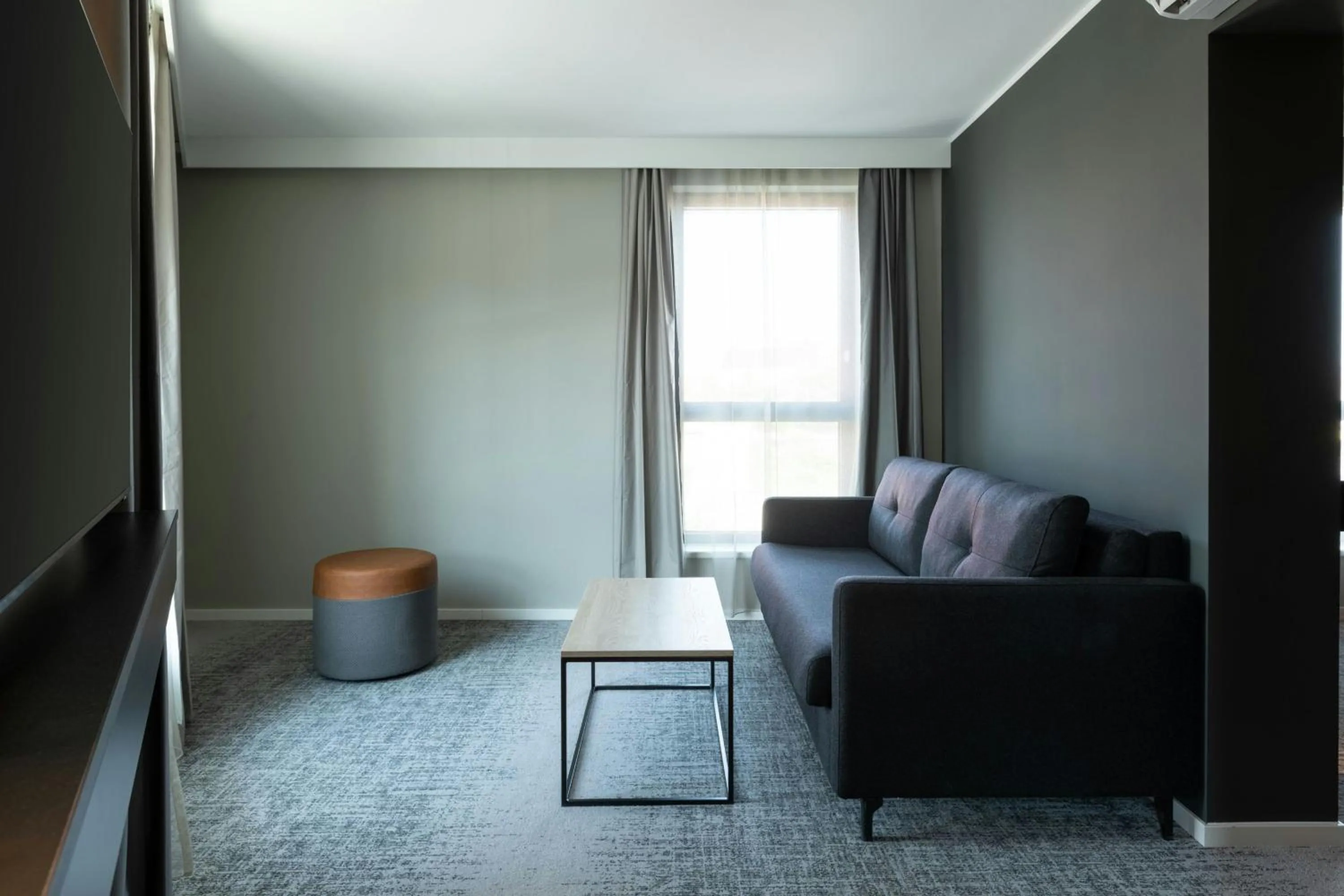 Photo of the whole room in Moxy Plymouth