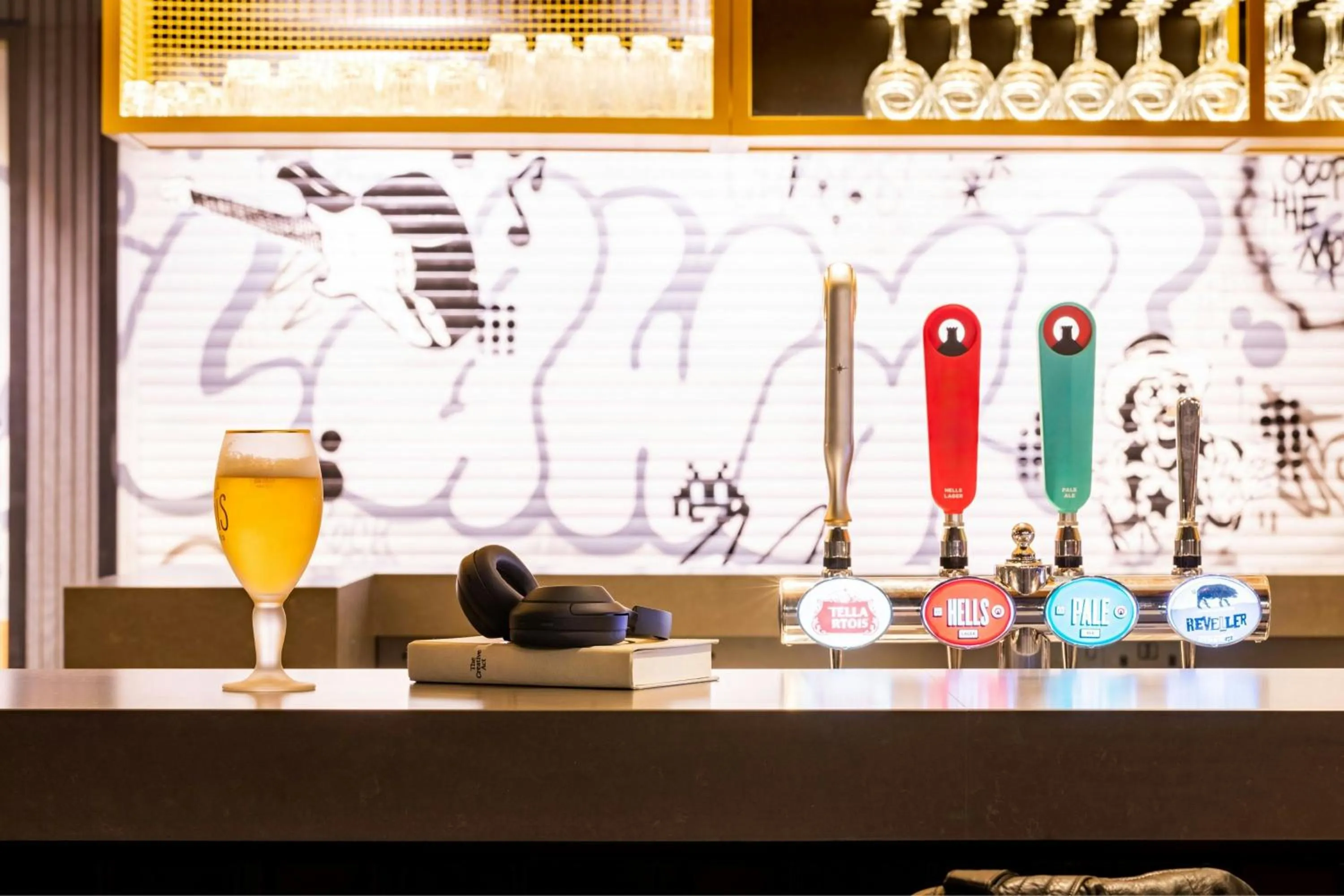 Lounge or bar in Moxy Plymouth