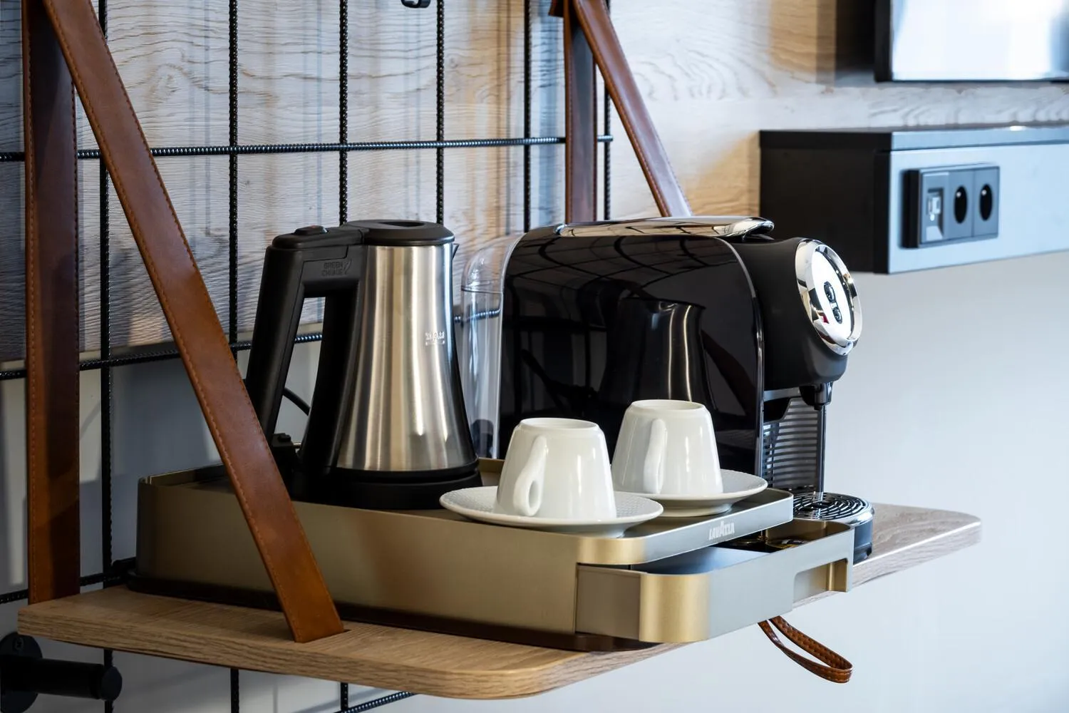 Coffee/tea facilities in Moxy Plymouth