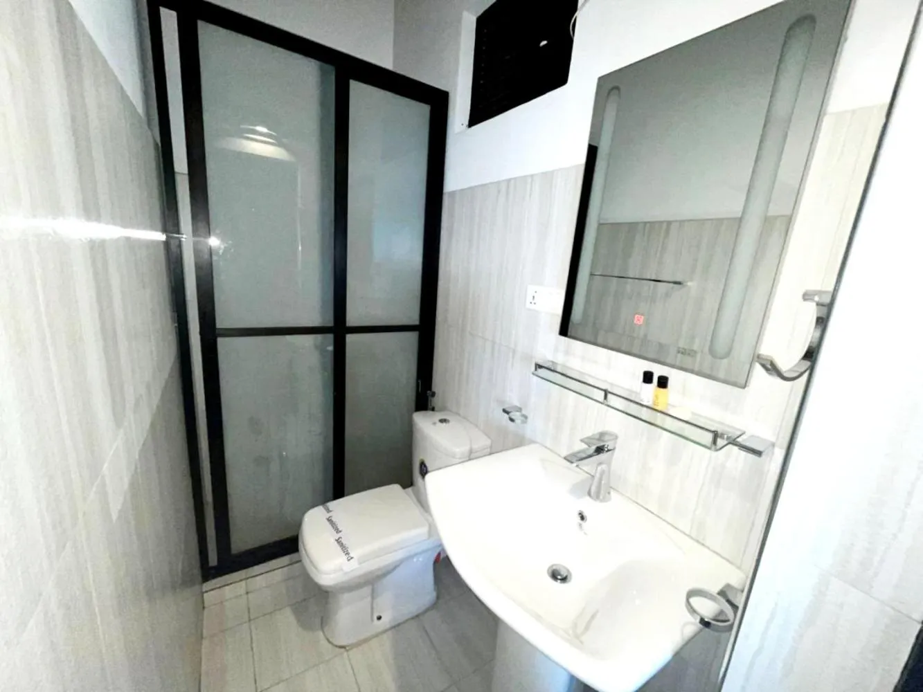 Bathroom in Hotel Sky Gate kandy