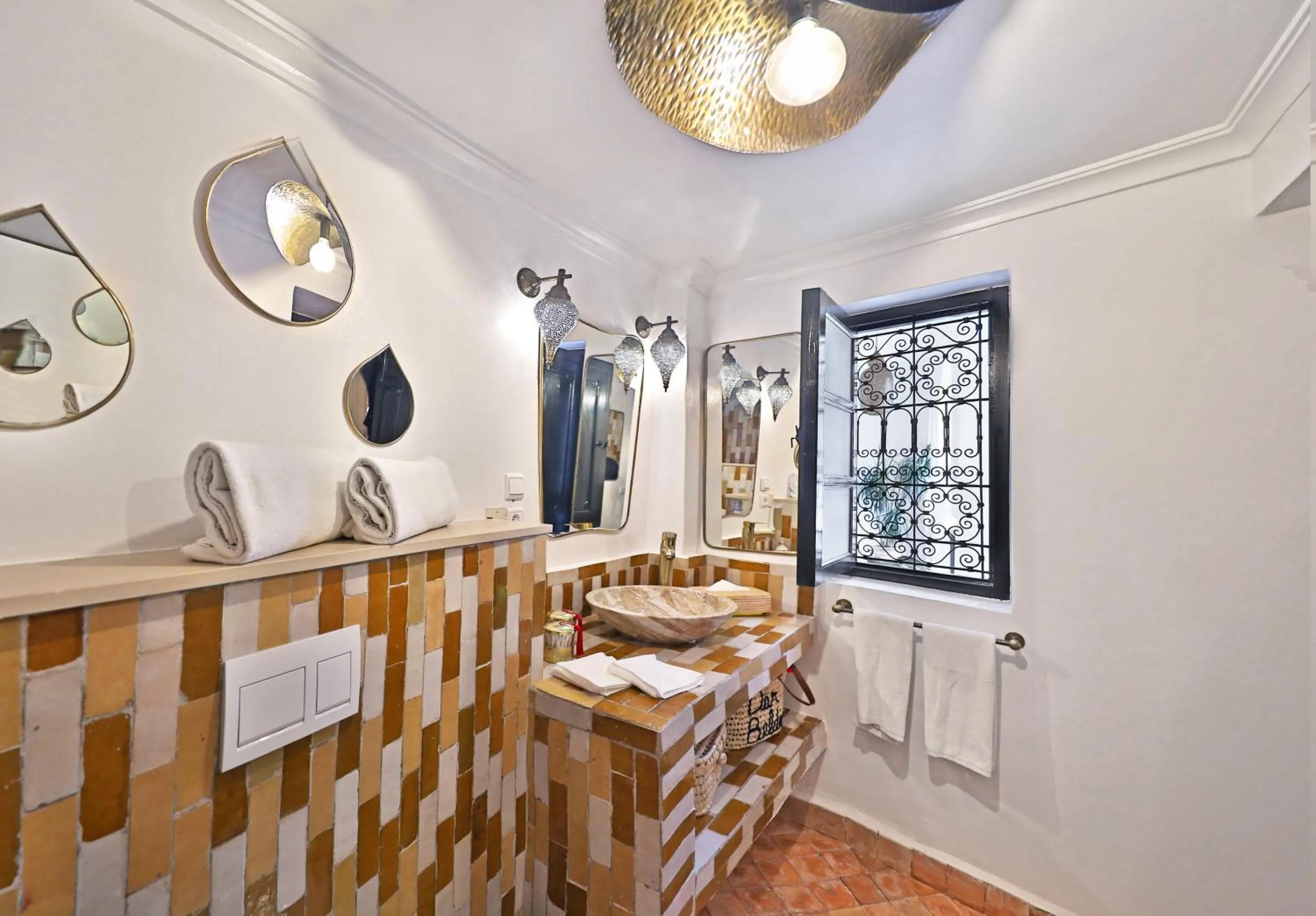 Bathroom in Riad Dar Beldia and Spa