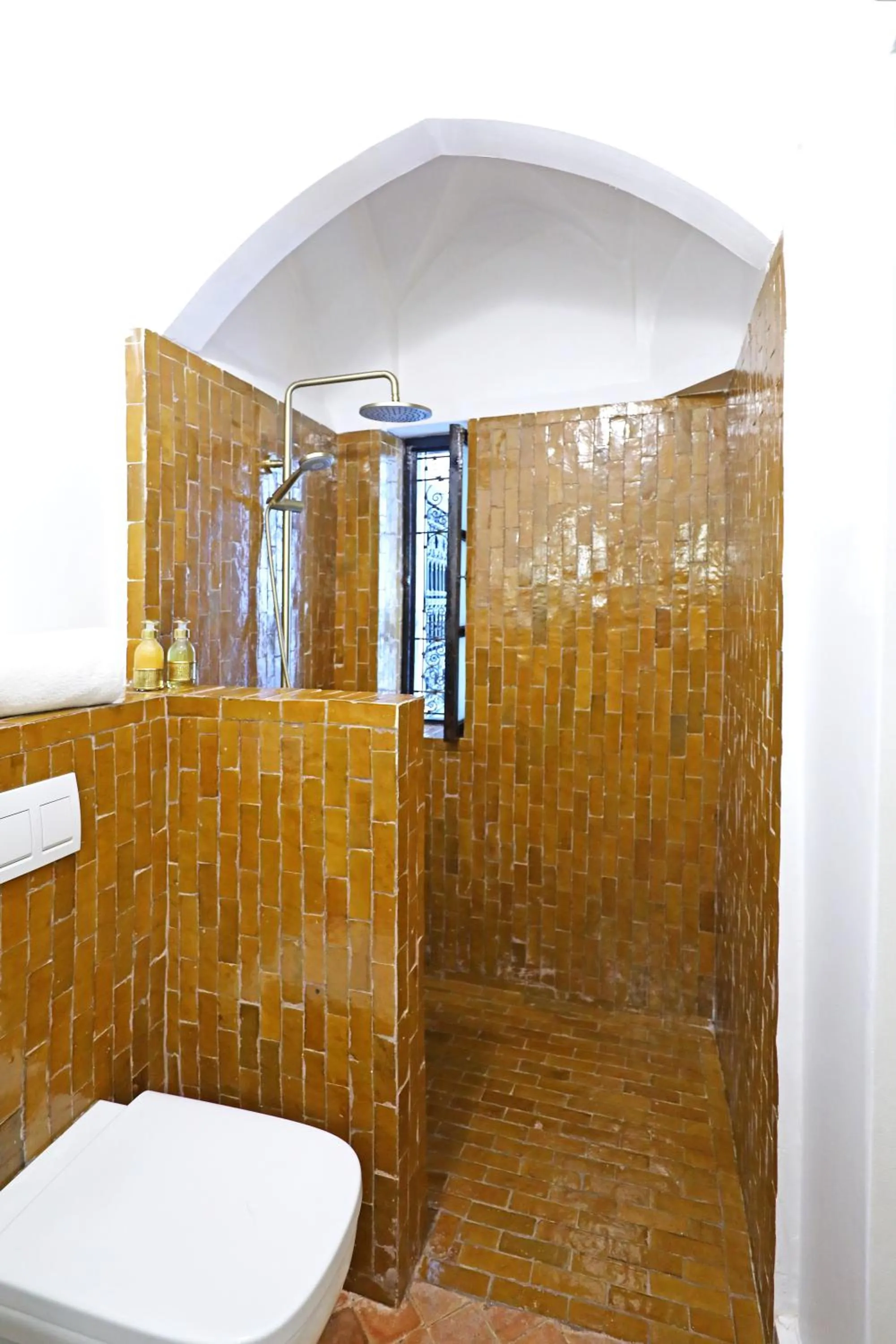 Shower in Riad Dar Beldia and Spa