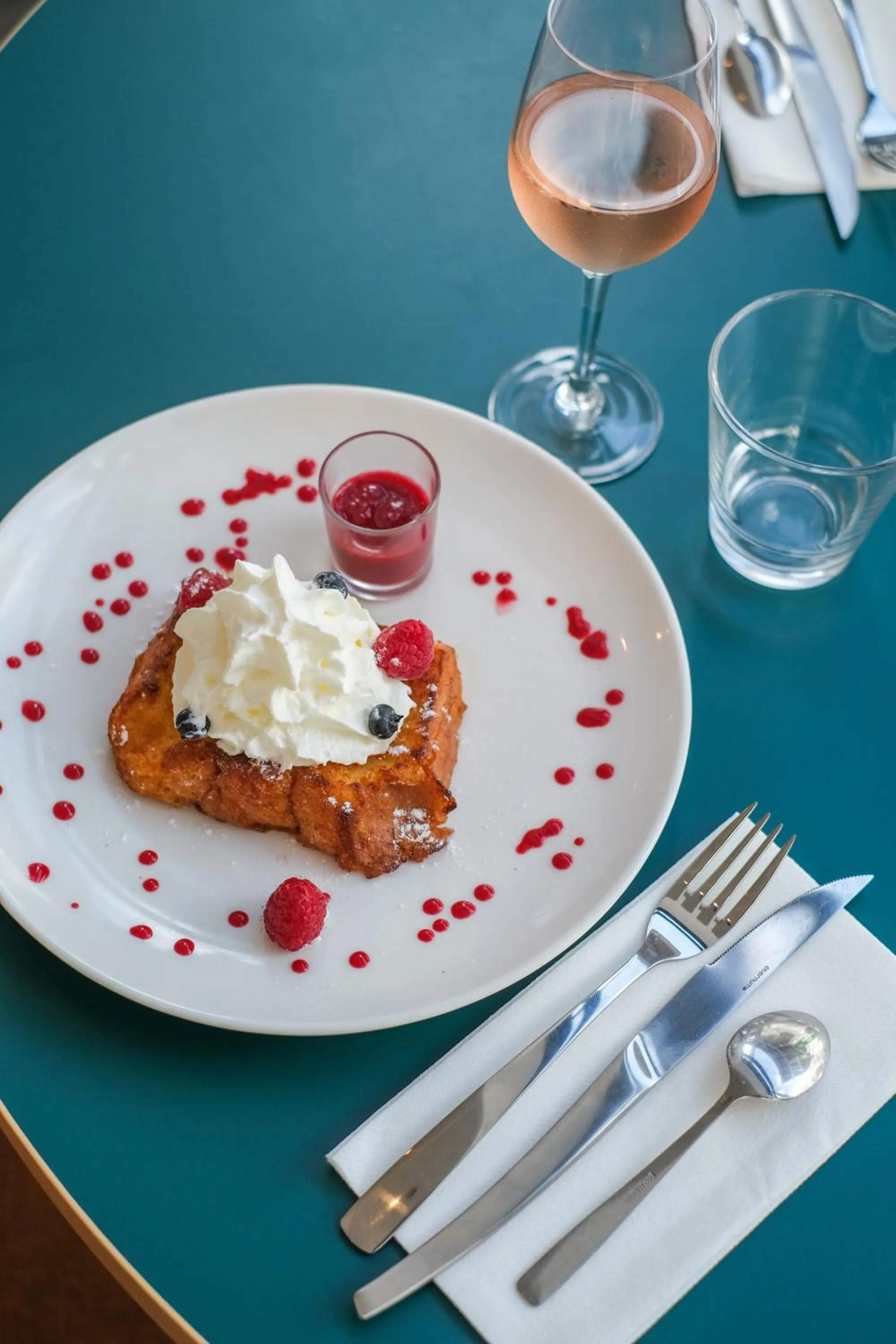 Food and drinks in All Suites Paris Ouest Colombes