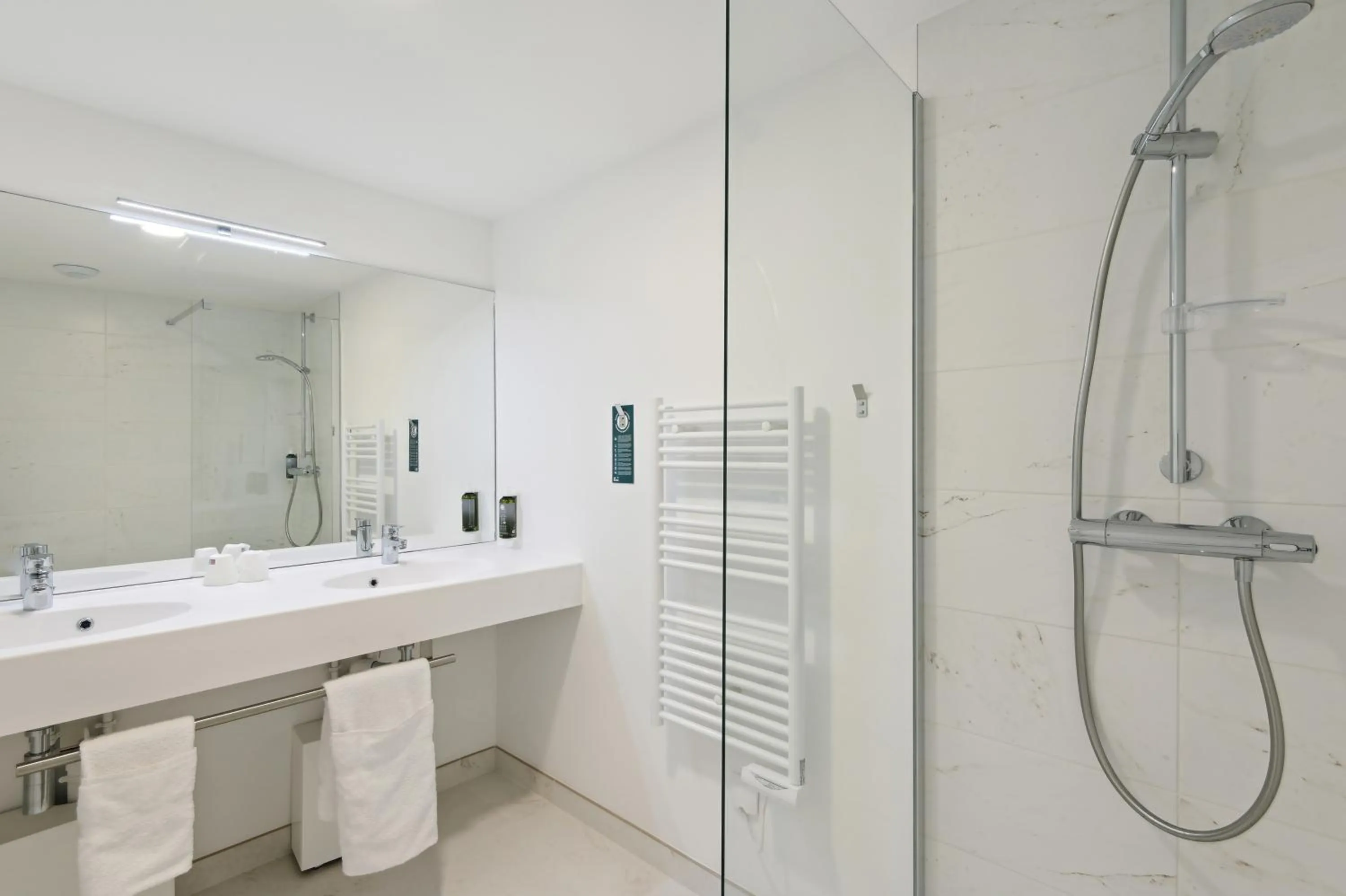Bathroom in All Suites Paris Ouest Colombes
