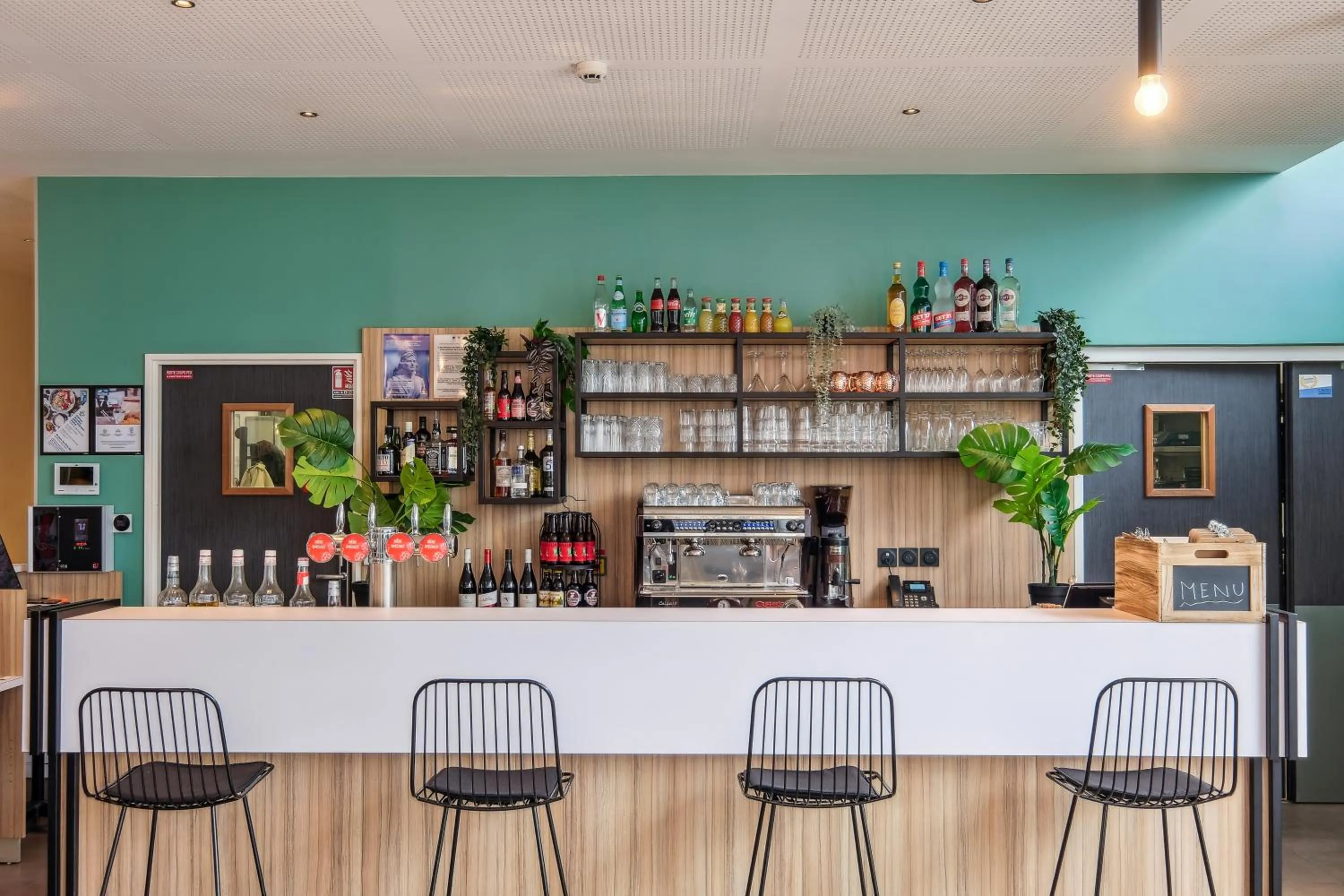 Lounge or bar in All Suites Paris Ouest Colombes