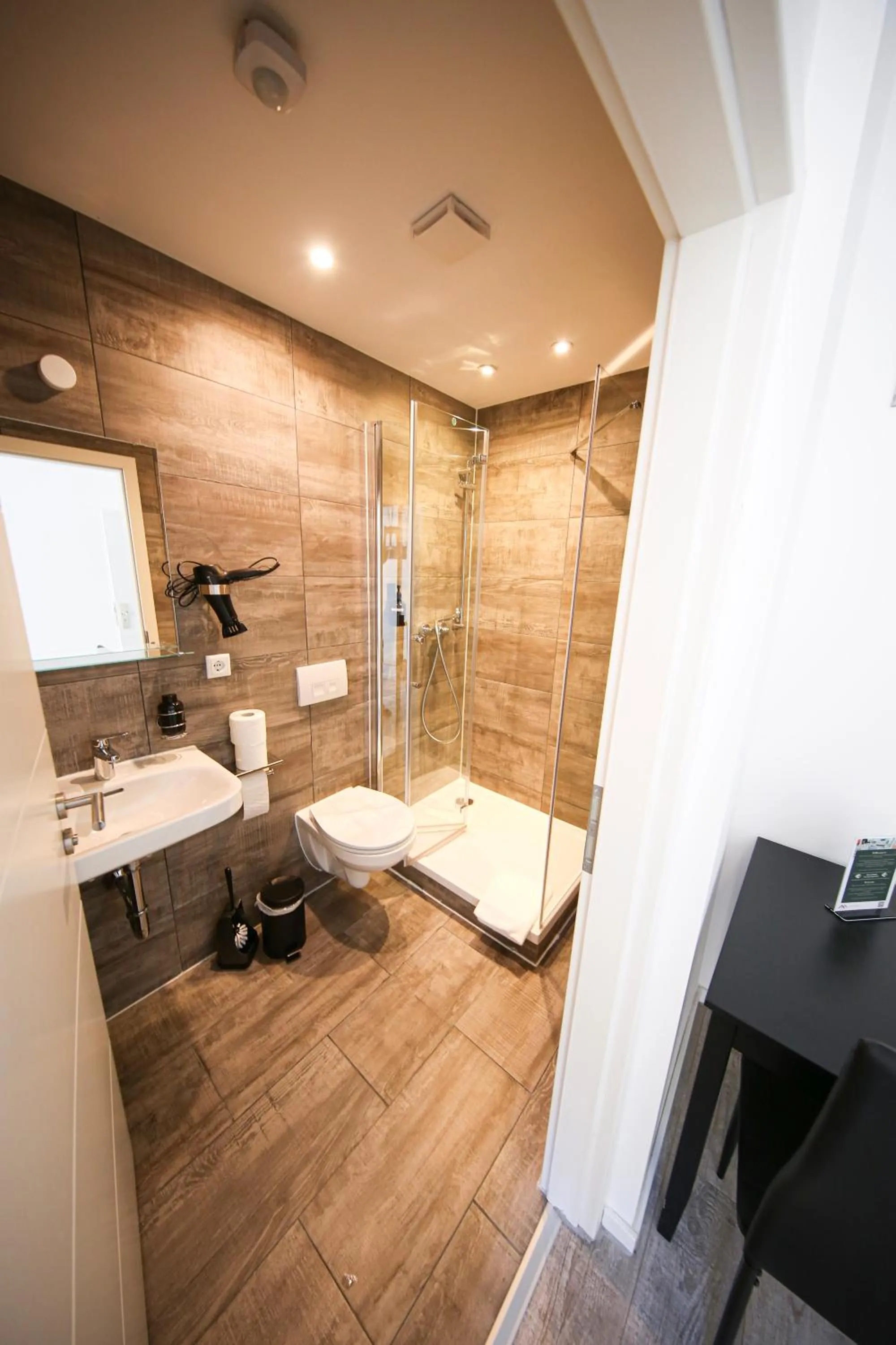 Shower in LUXOMES: Aparthotel Nürnberg Zentrum Süd