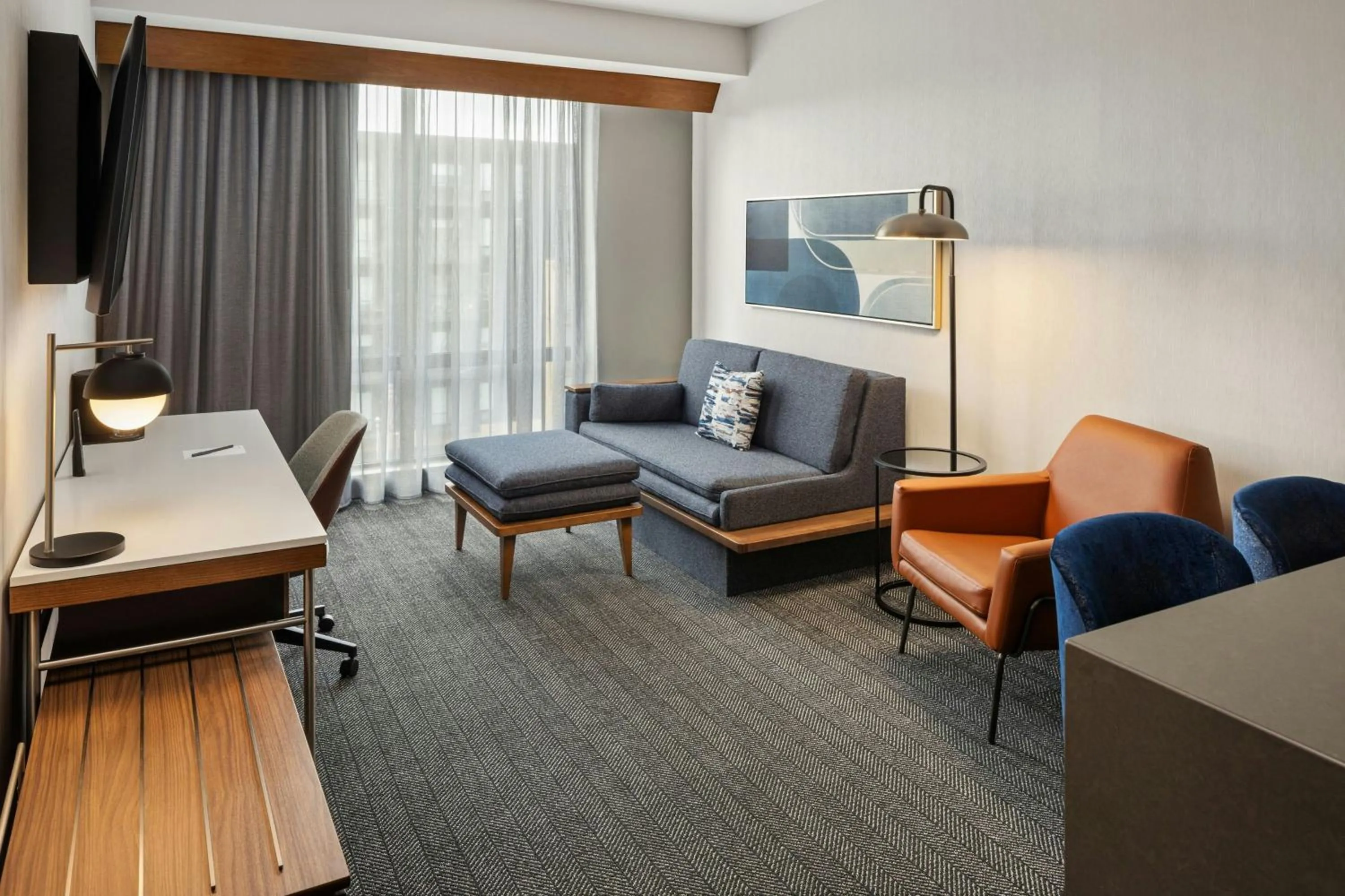 Living room in Courtyard by Marriott St Paul Downtown