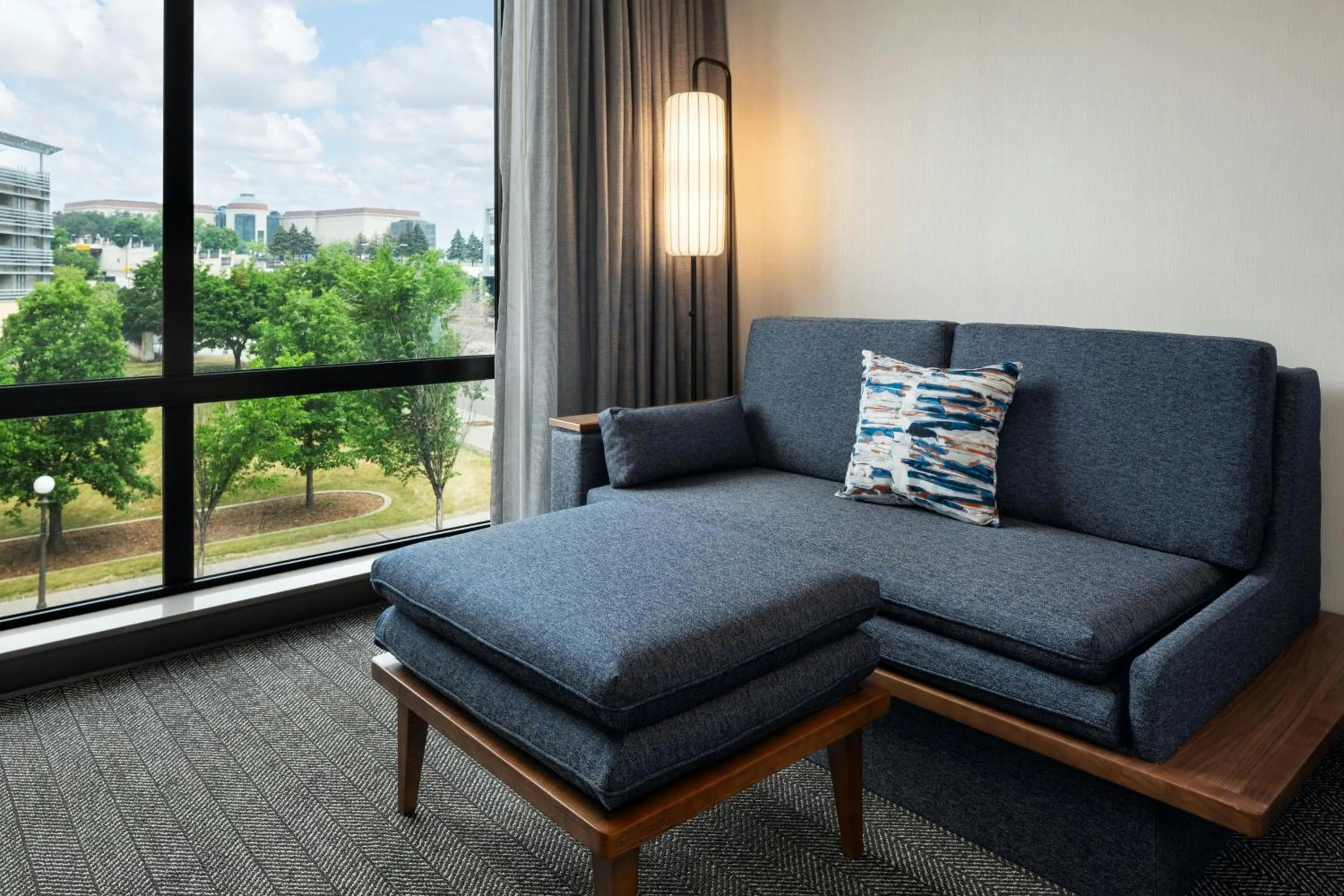 Living room in Courtyard by Marriott St Paul Downtown