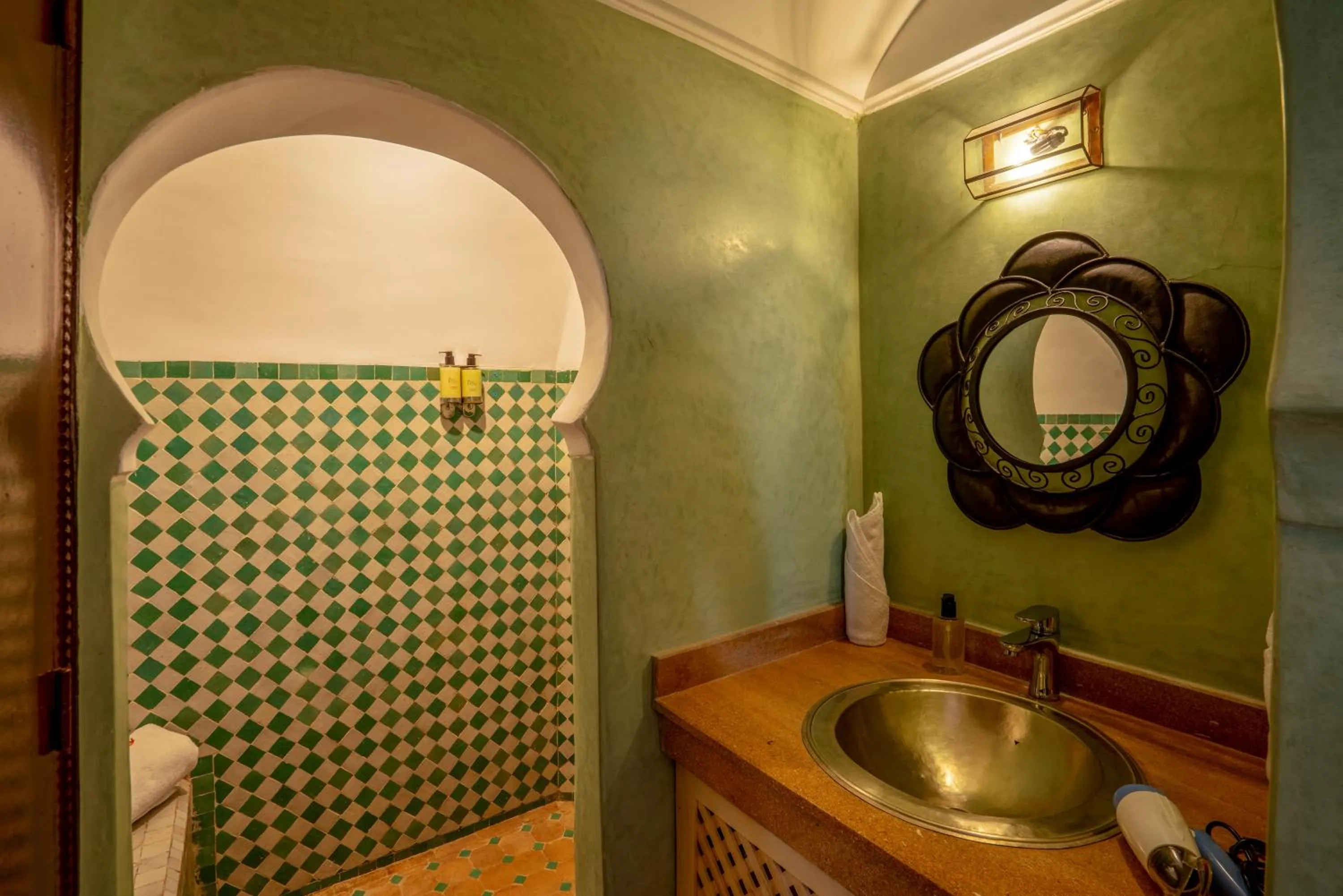 Shower in riad dar nejma & Spa