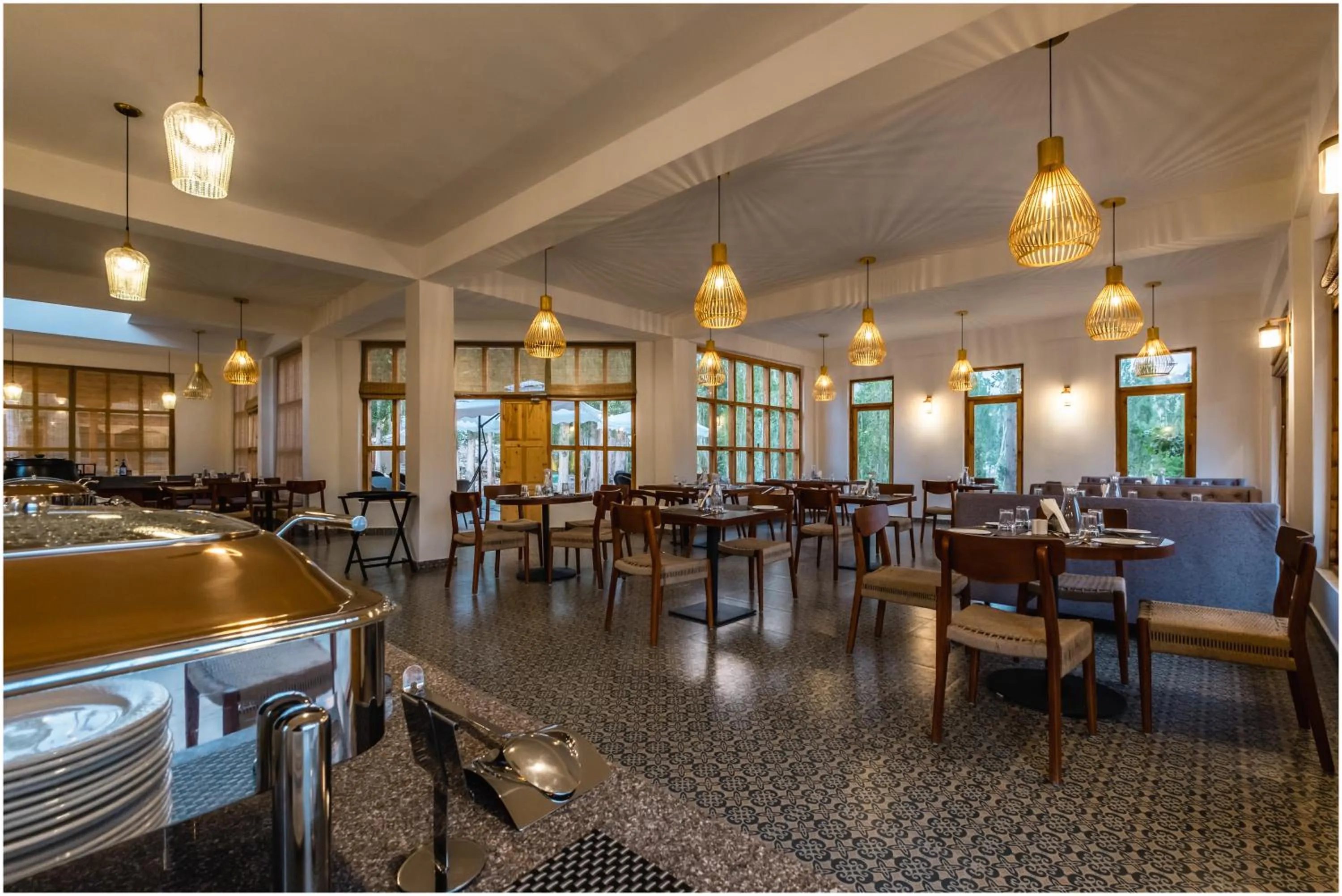 Restaurant/places to eat in essence AT LADAKH