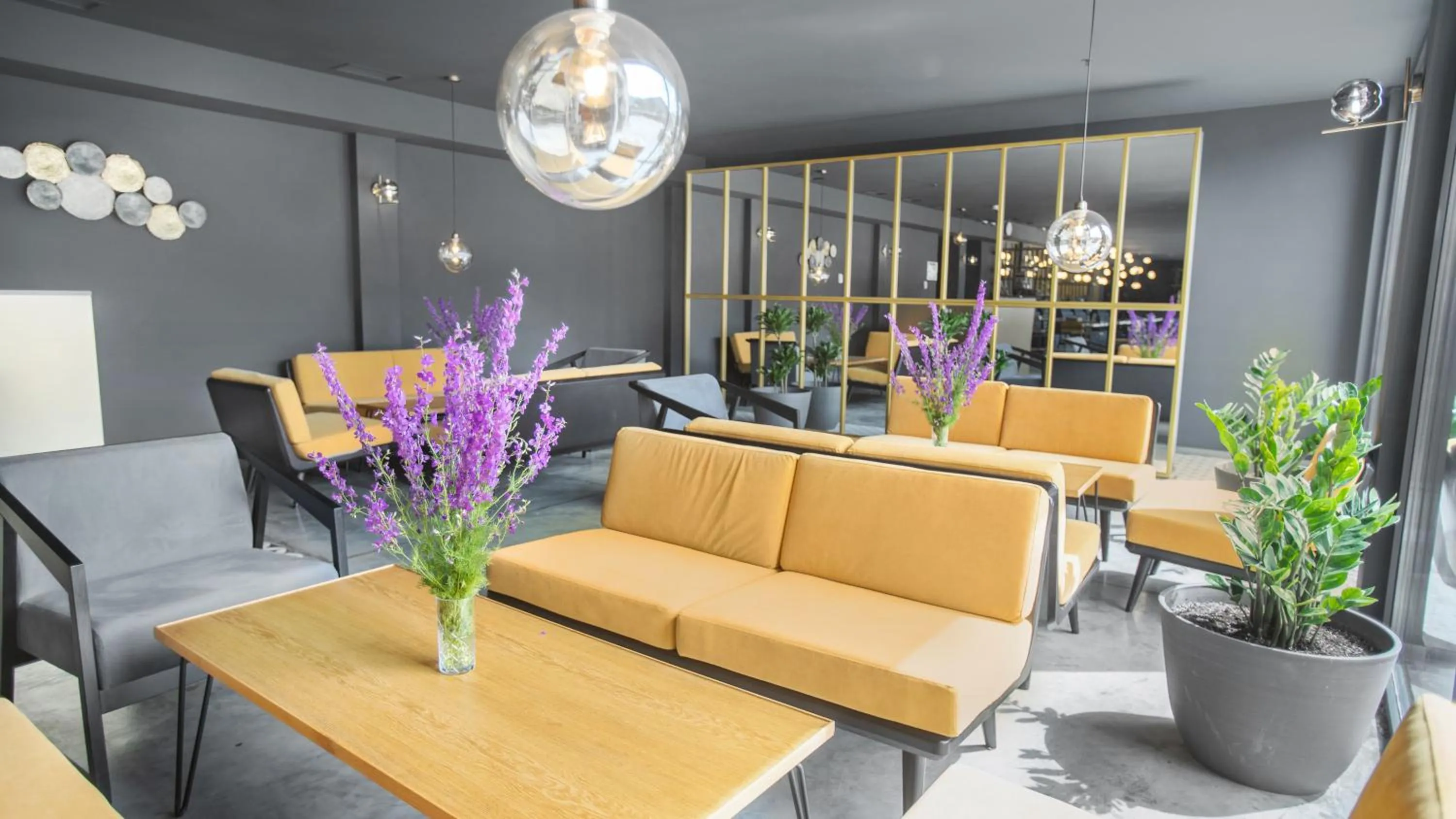 Lobby or reception in Hotel Memoir Kazbegi by DNT Group