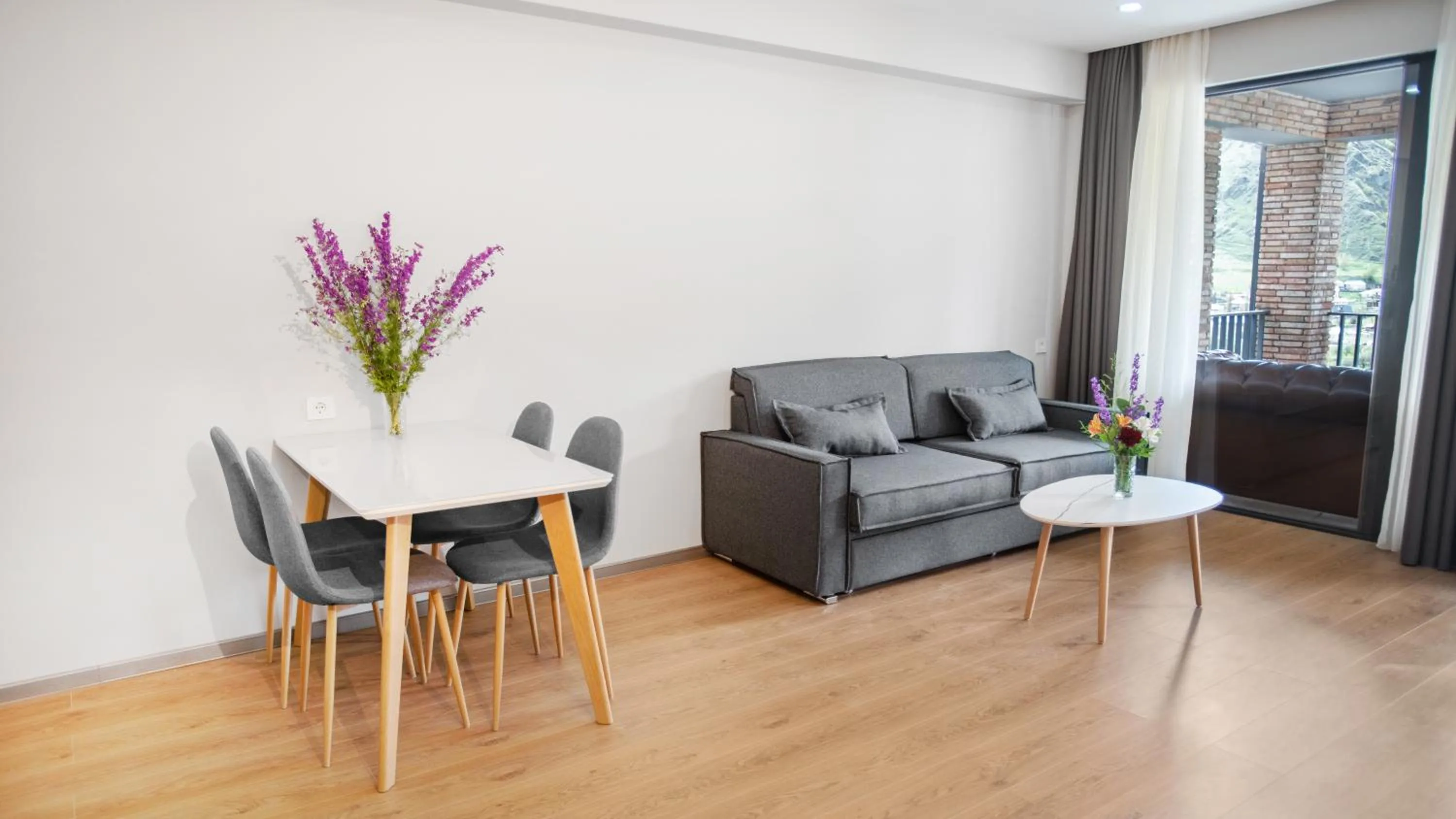 Living room in Hotel Memoir Kazbegi by DNT Group