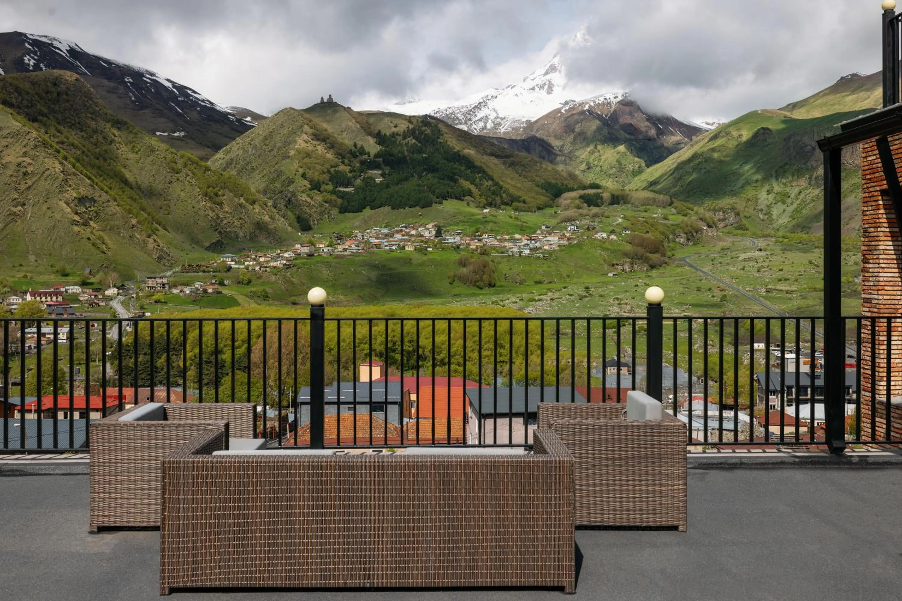 Patio in Hotel Memoir Kazbegi by DNT Group