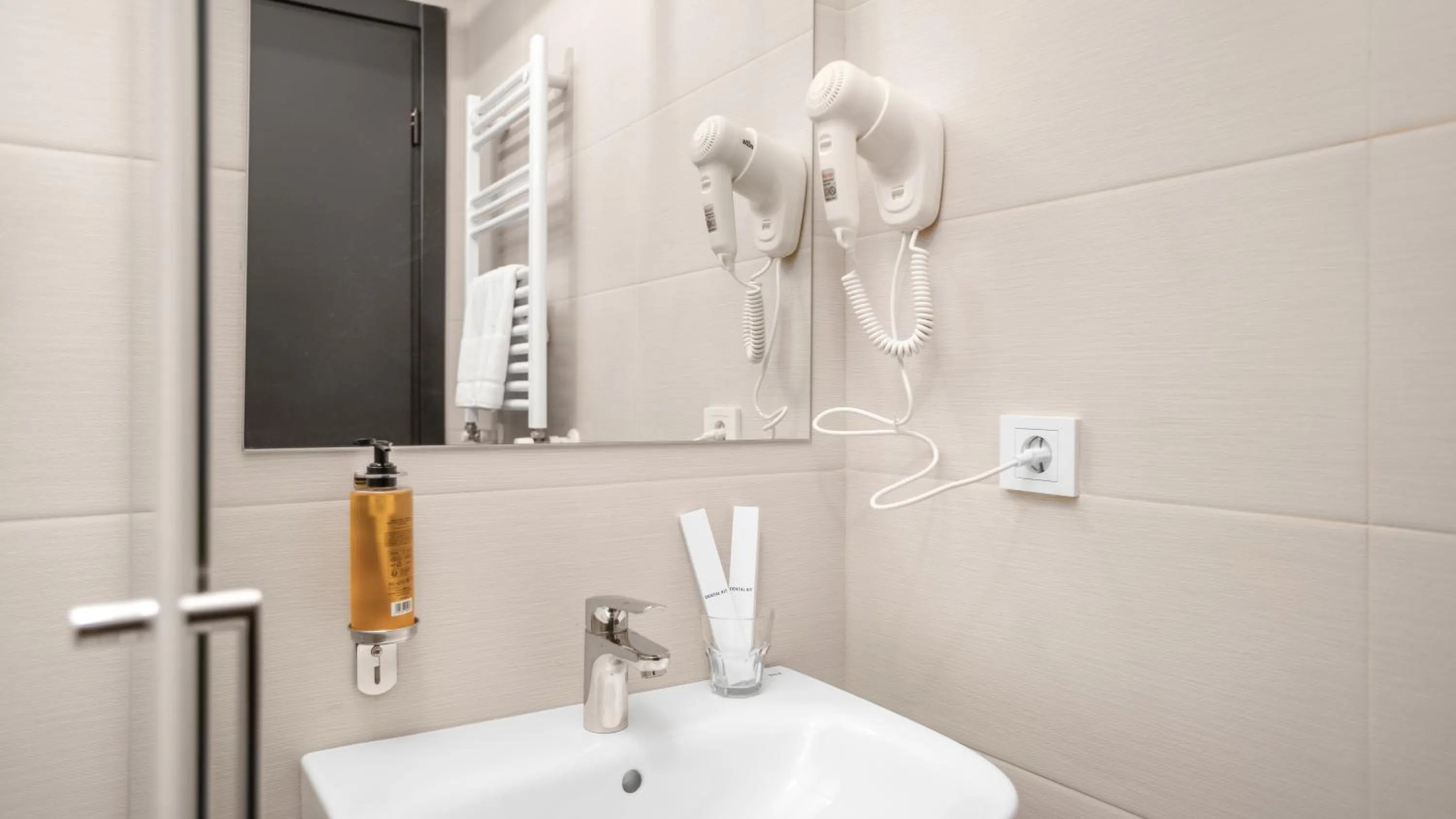 Bathroom in Hotel Memoir Kazbegi by DNT Group