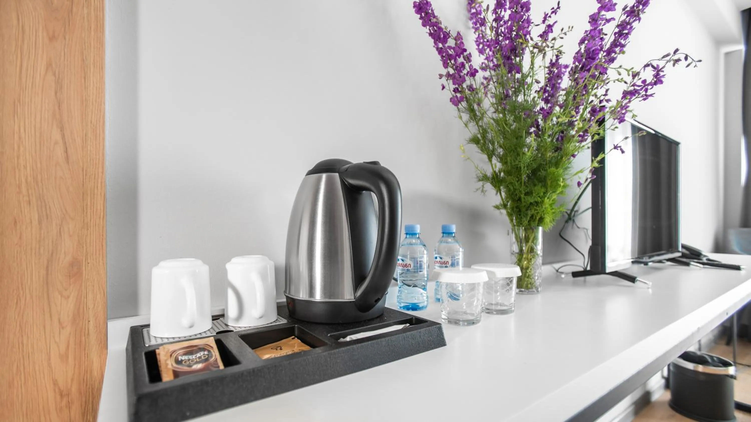 Coffee/tea facilities in Hotel Memoir Kazbegi by DNT Group