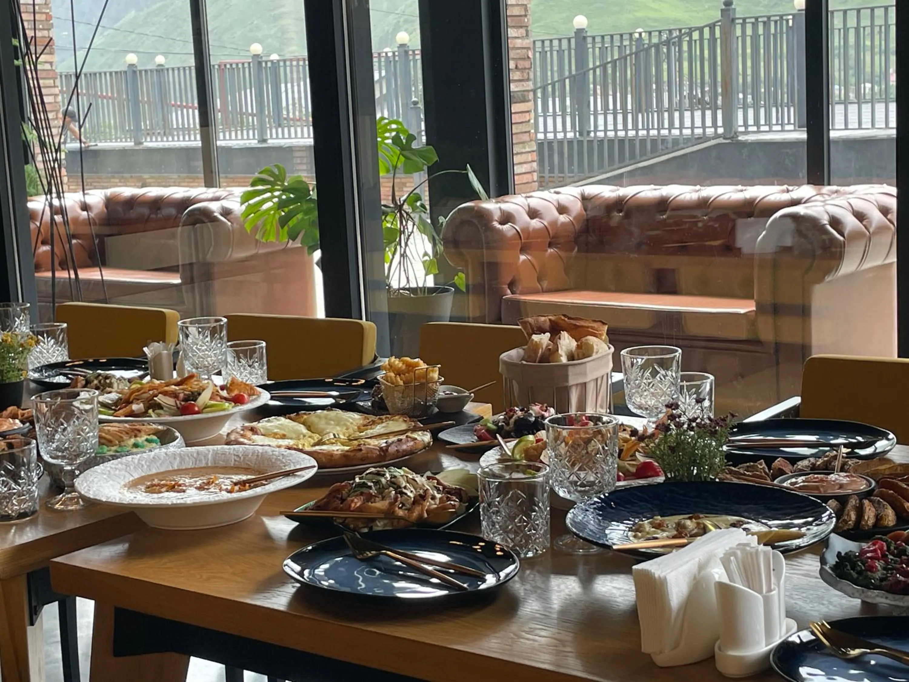 Restaurant/places to eat in Hotel Memoir Kazbegi by DNT Group