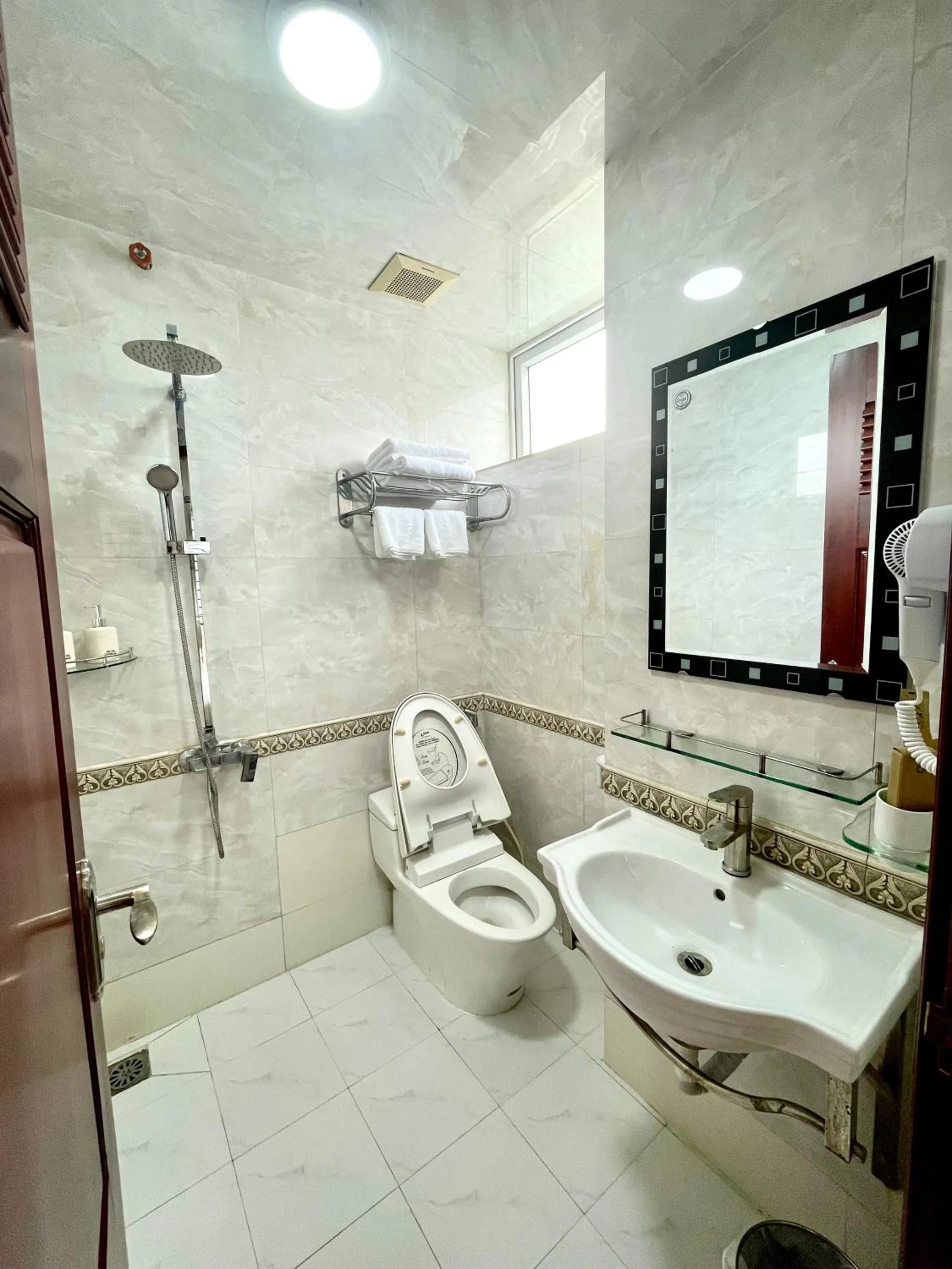 Shower in LIBRA HOTEL