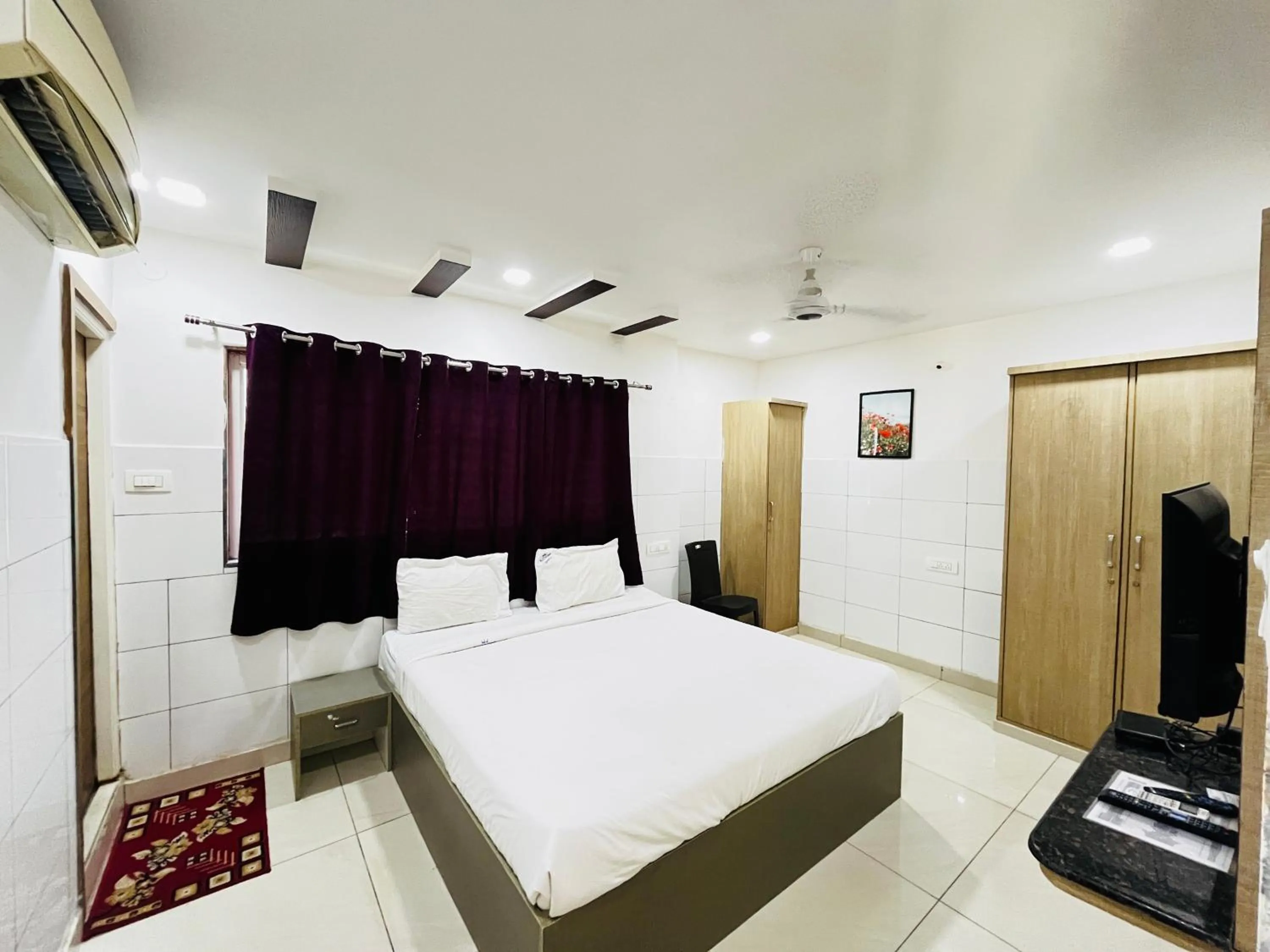Bed in HOTEL ROYAL SUITES AND ROOMS Near AIG Hospital Gachibowli