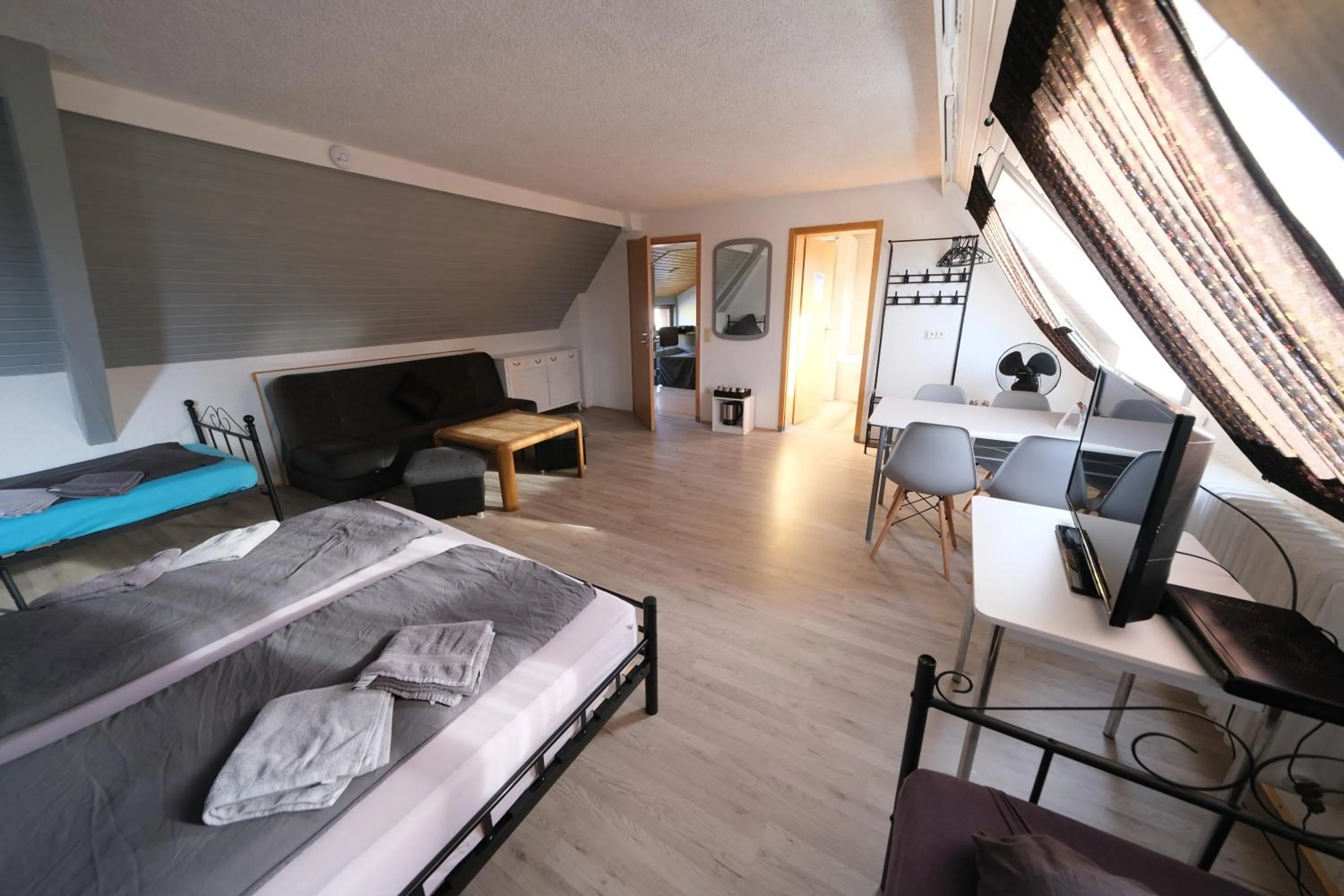 Coffee/tea facilities, Bed in B und B Titisee Hotel Sonnenmatte nahe Badeparadies