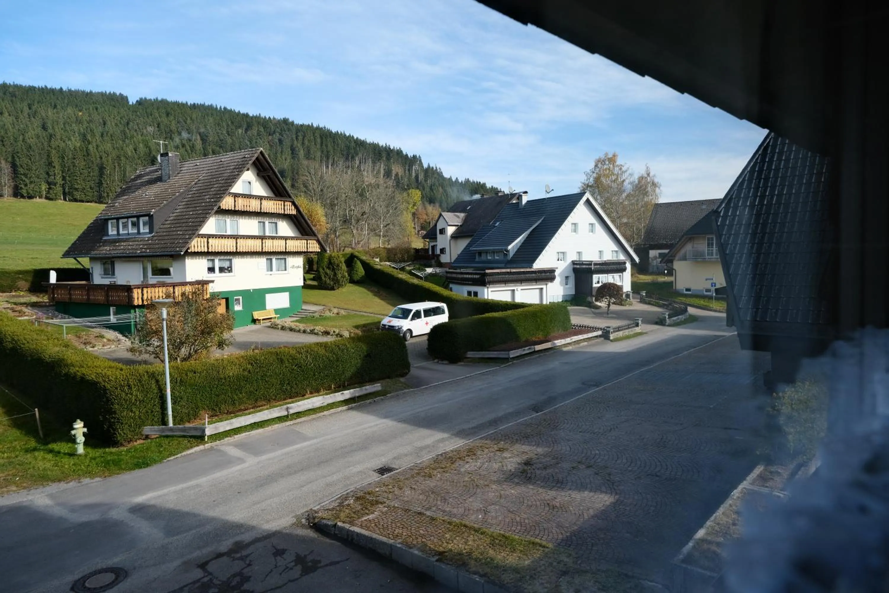Neighbourhood in B und B Titisee Hotel Sonnenmatte nahe Badeparadies