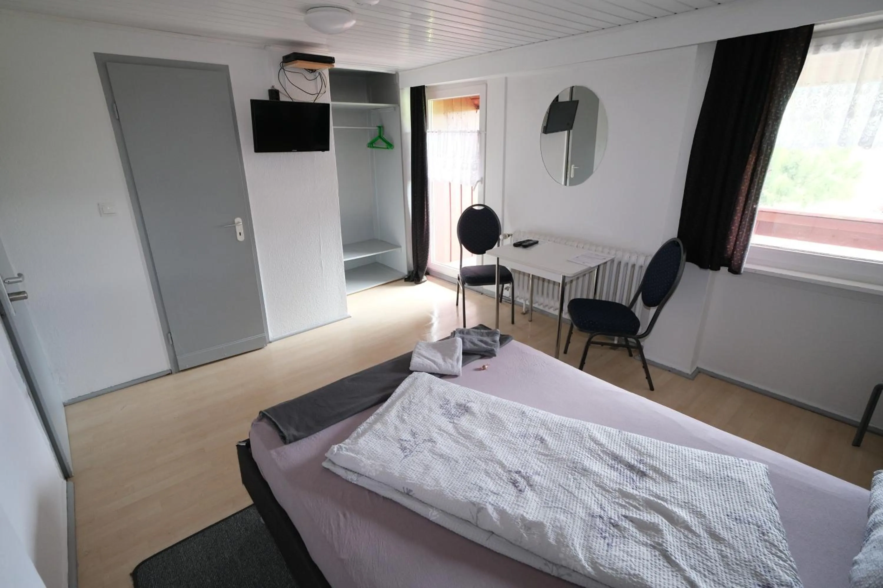 Photo of the whole room, Bed in B und B Titisee Hotel Sonnenmatte nahe Badeparadies