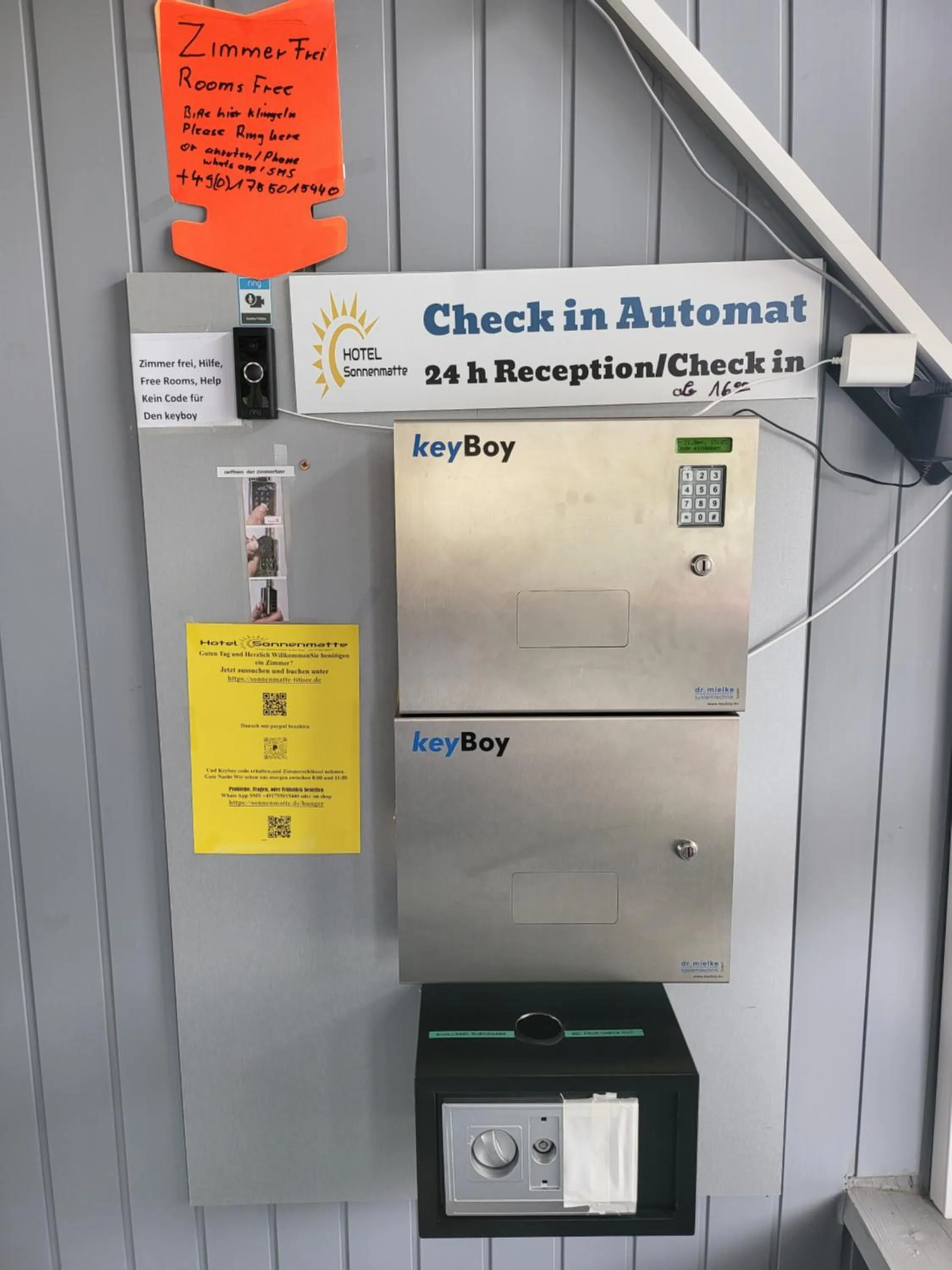 Lobby or reception in B und B Titisee Hotel Sonnenmatte nahe Badeparadies