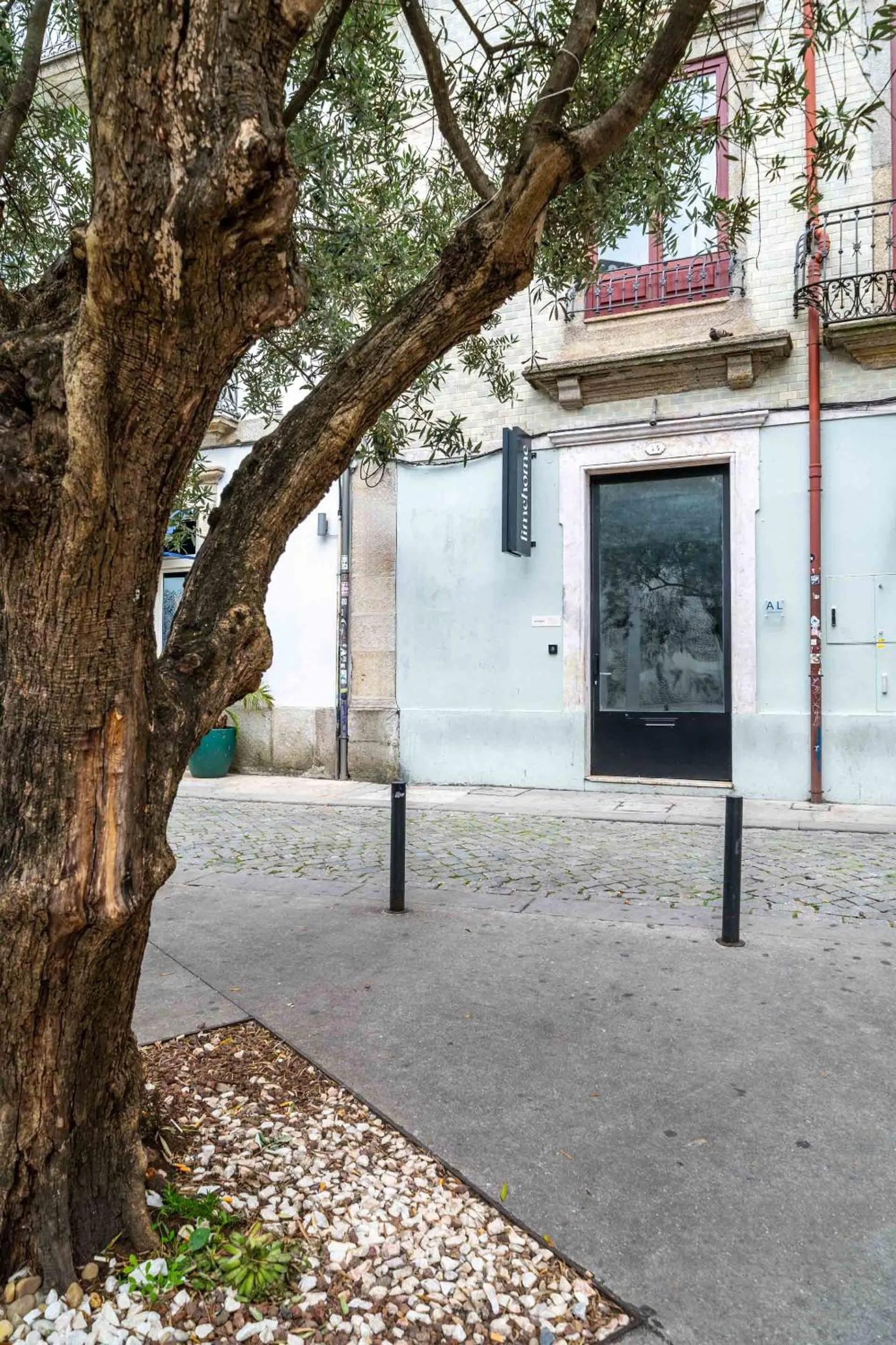 Property building in Limehome Porto Rua Das Oliveiras