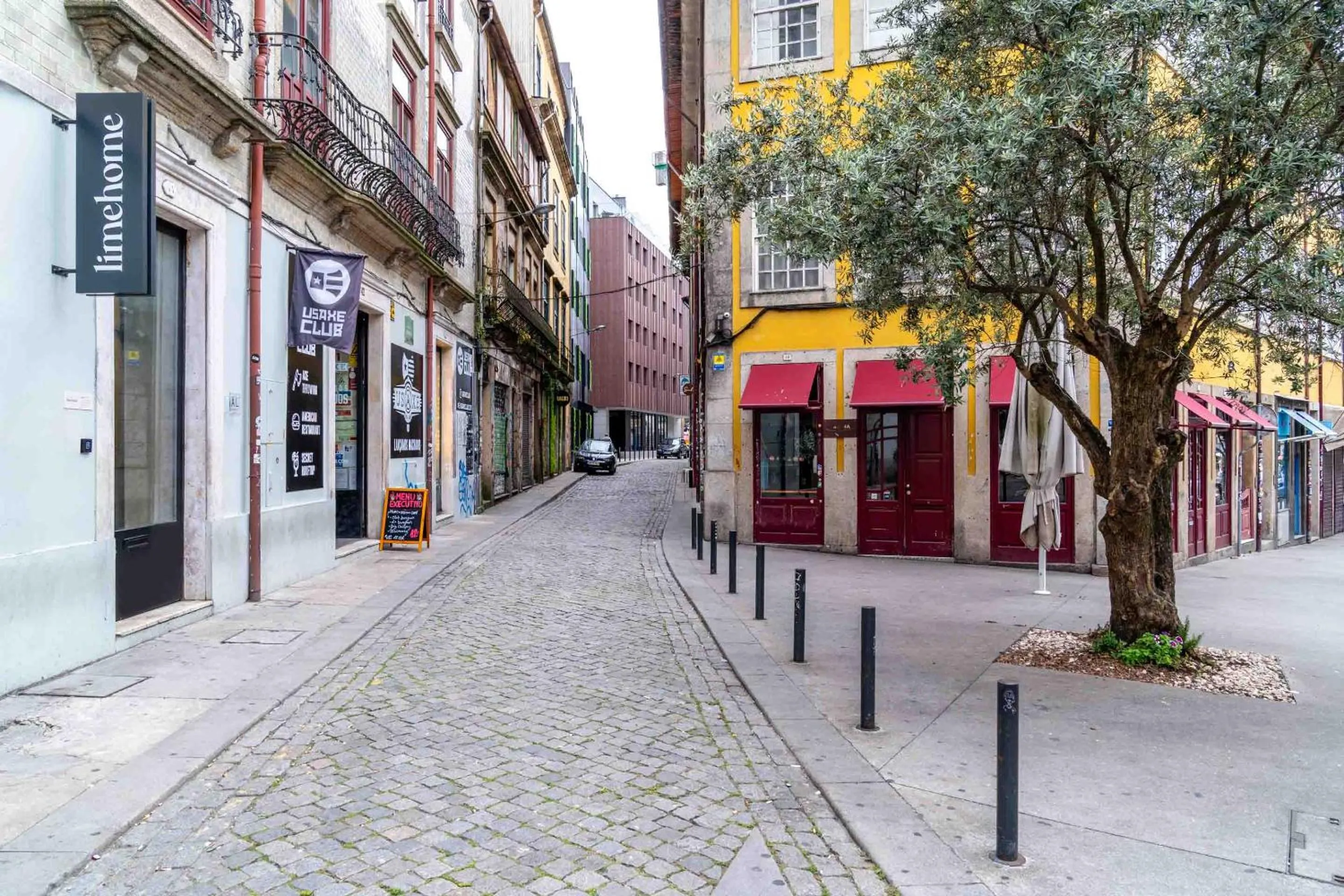 Property building in Limehome Porto Rua Das Oliveiras