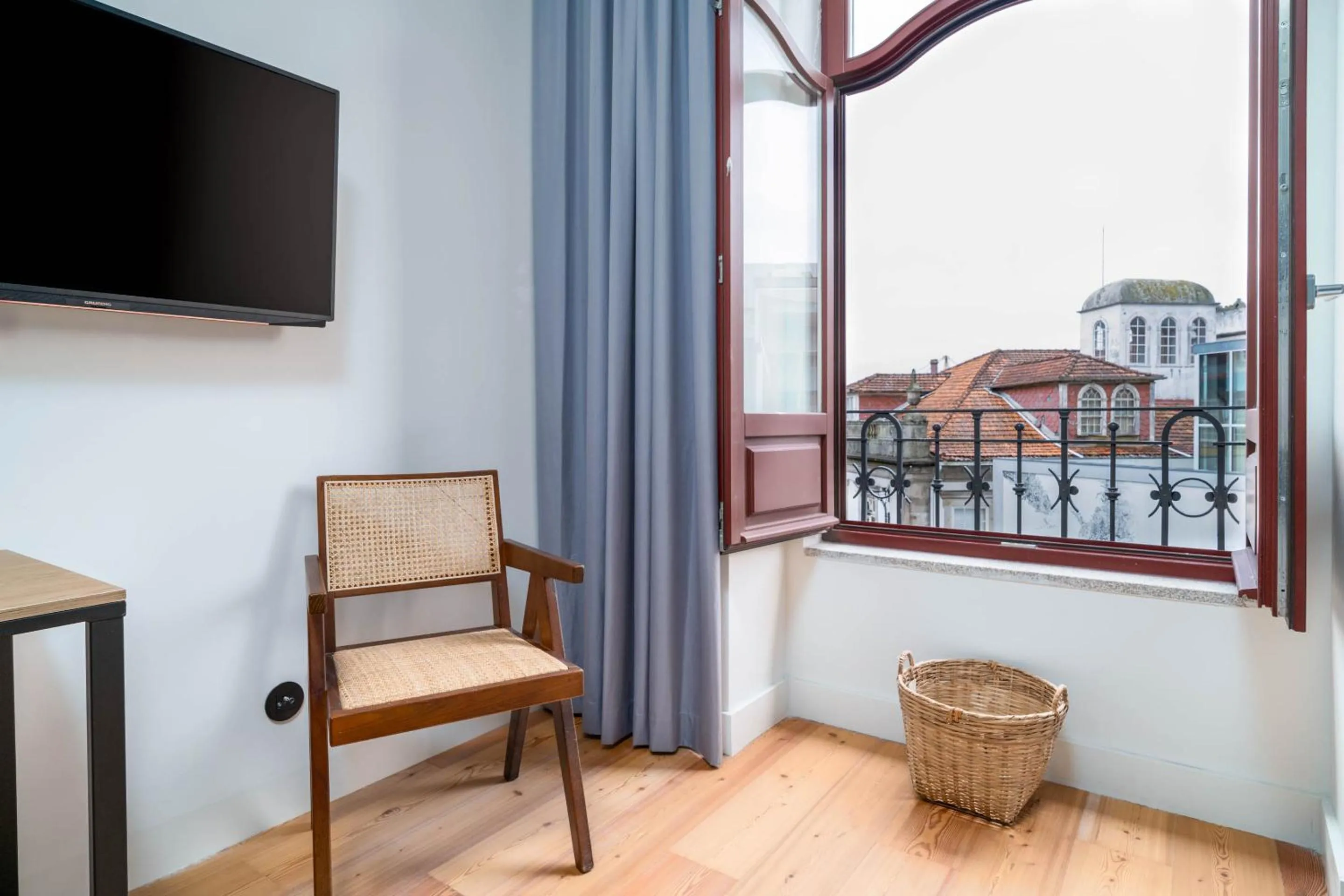 TV and multimedia in Limehome Porto Rua Das Oliveiras