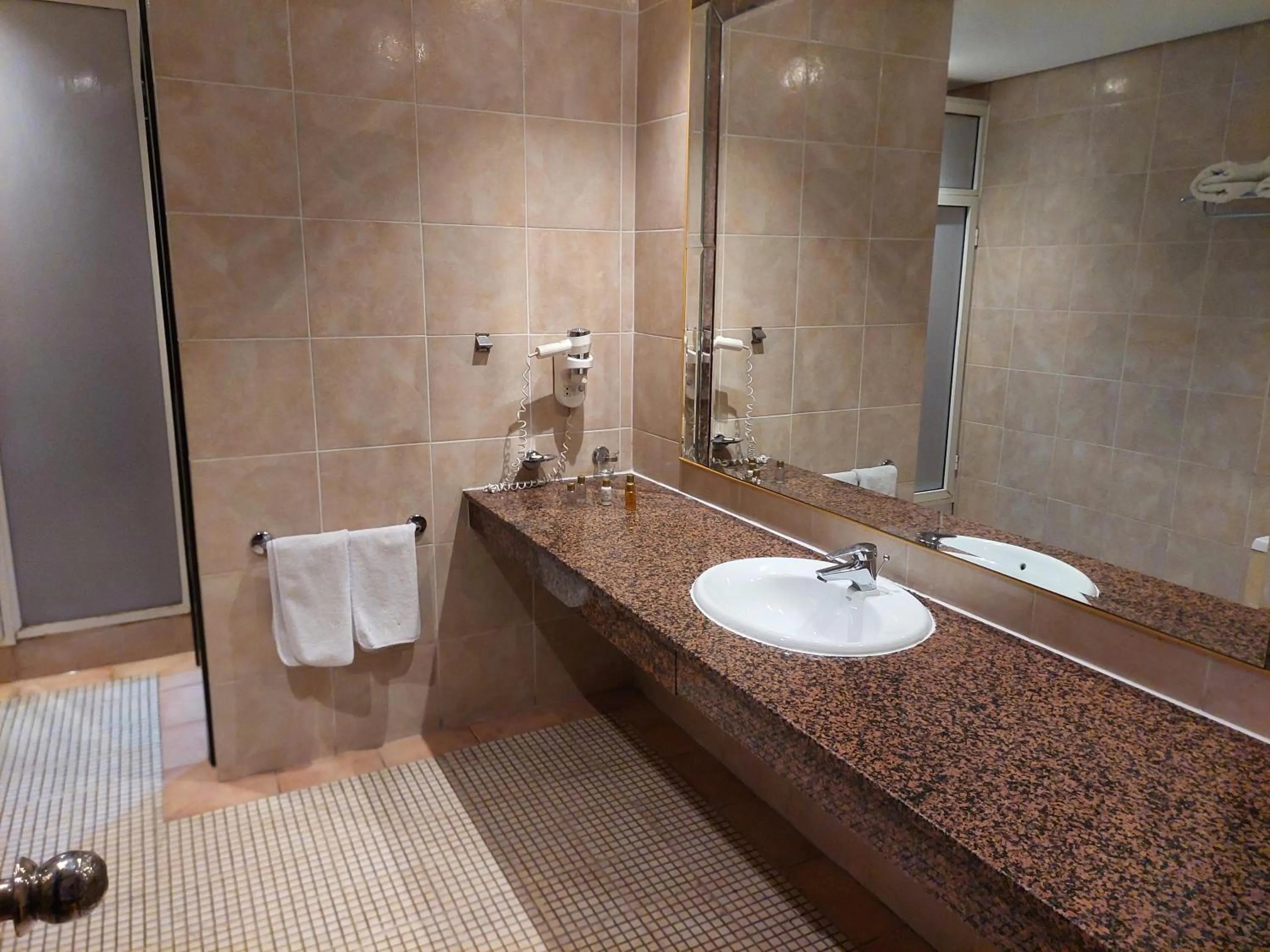 Shower in Royal Mirage Deluxe