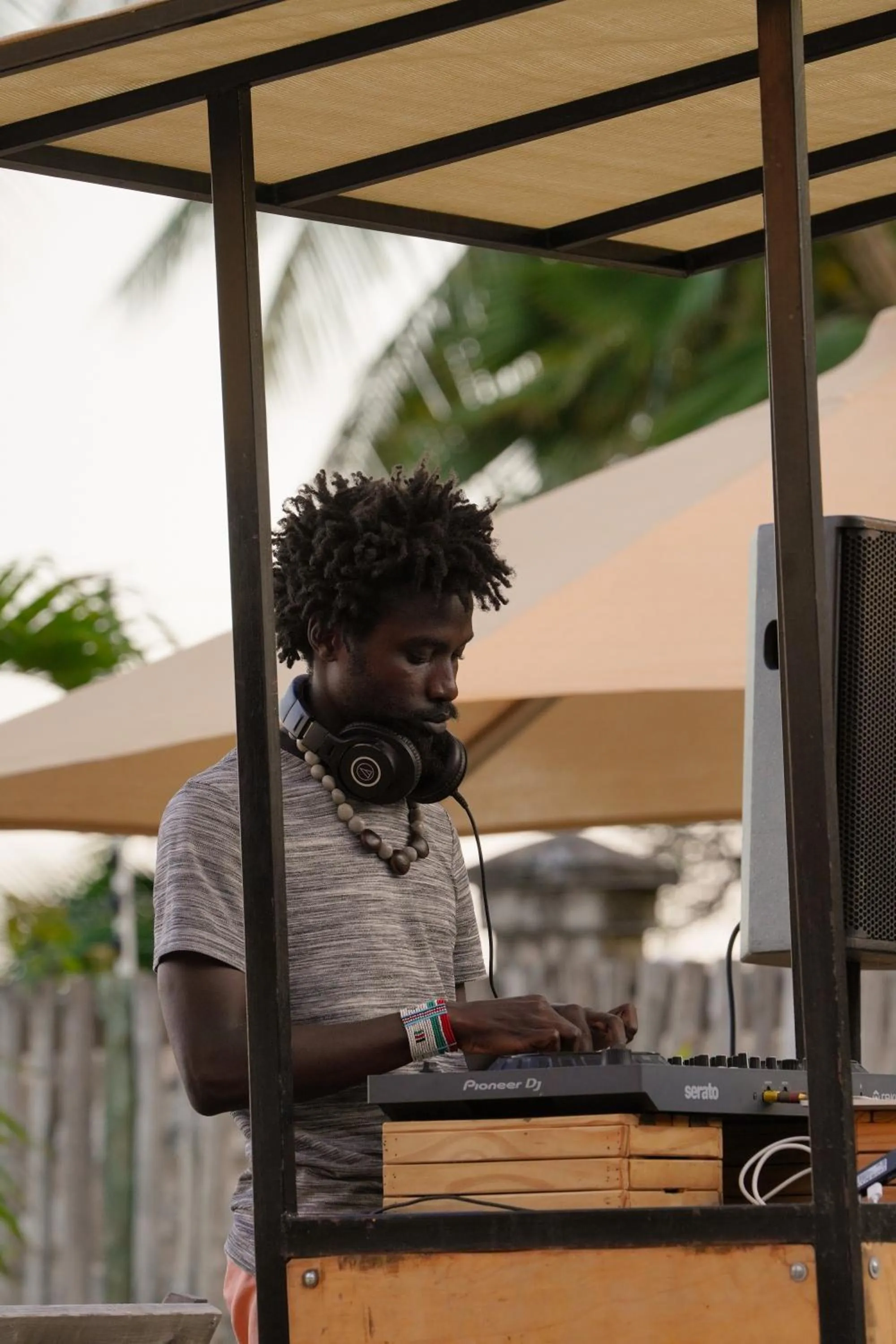 LalaGalu - Beachfront EcoCabins