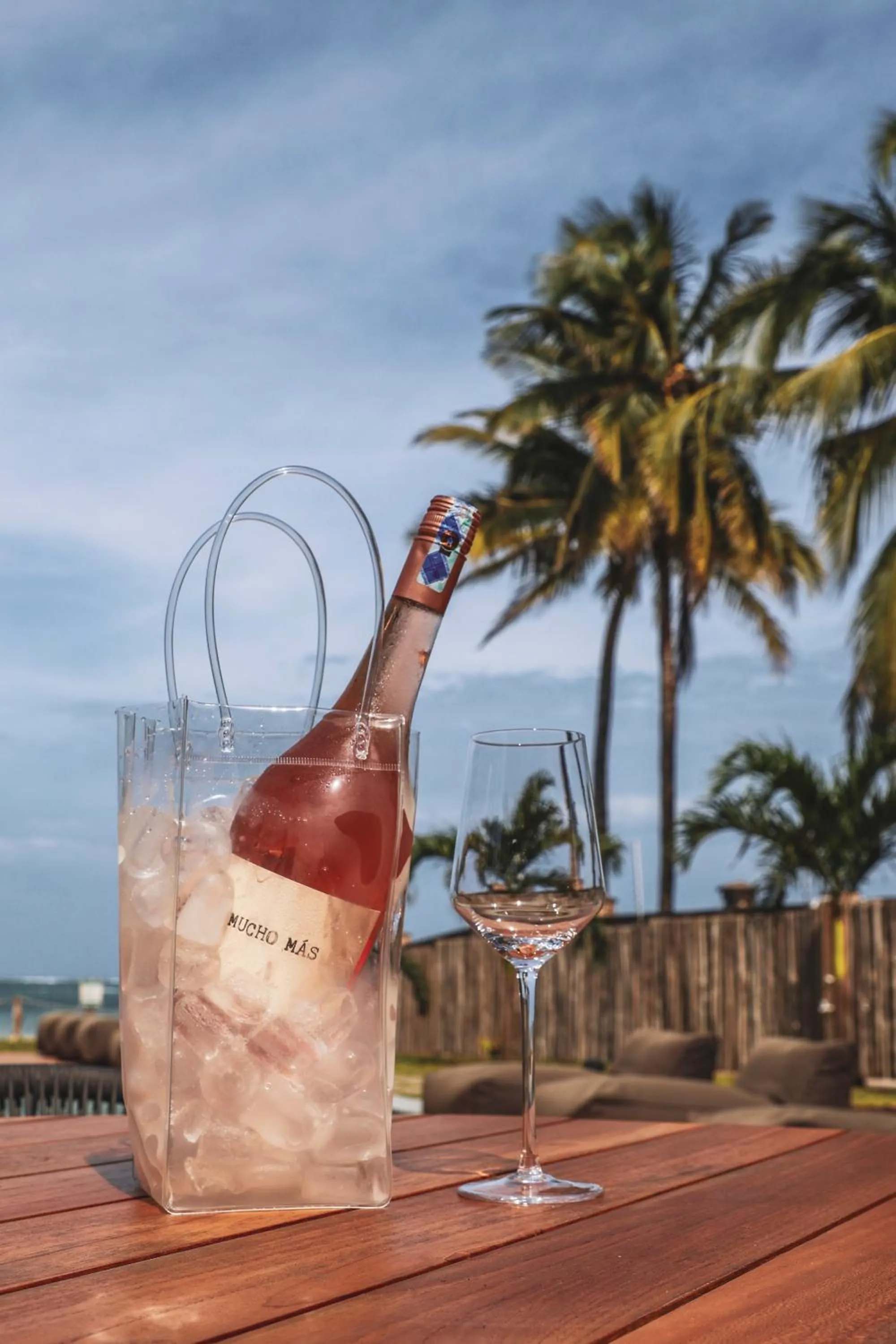 Alcoholic drinks in LalaGalu - Beachfront EcoCabins