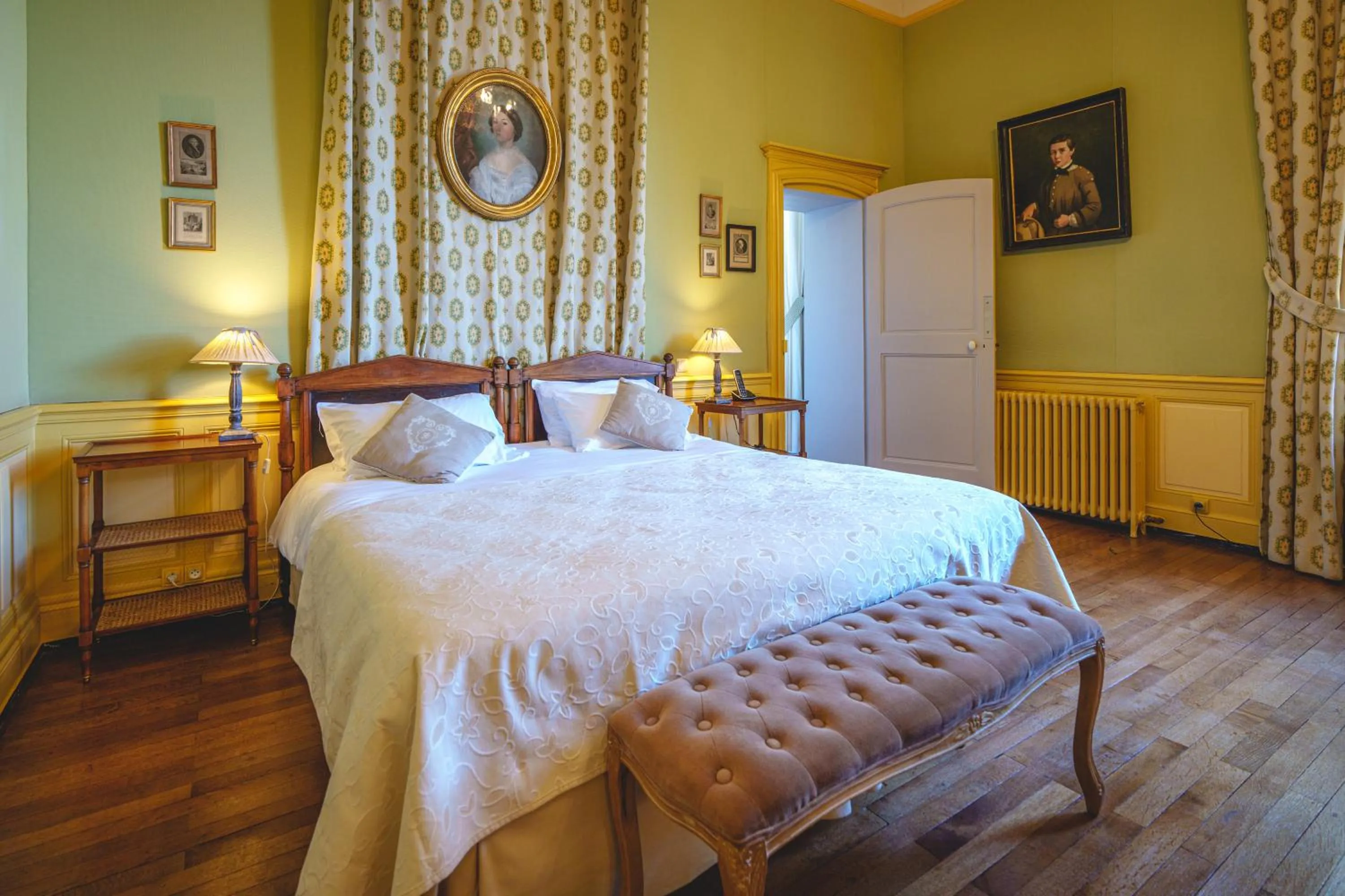 Bed in Château La Comtesse de Loire & Spa
